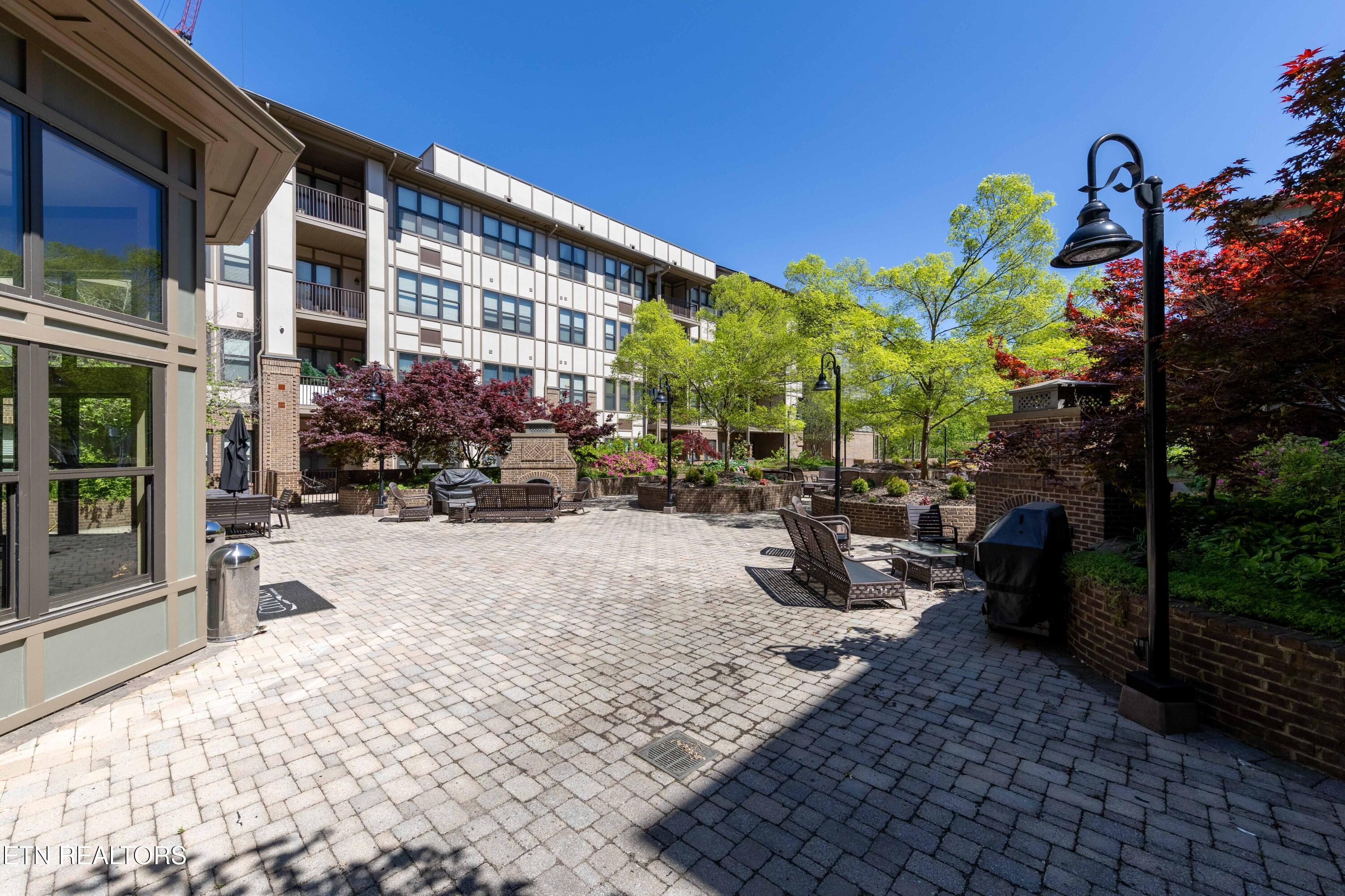 445 W Blount Ave, Knoxville, TN - Fort Loudoun and Tellico Lake Real Estate - Image# 2
