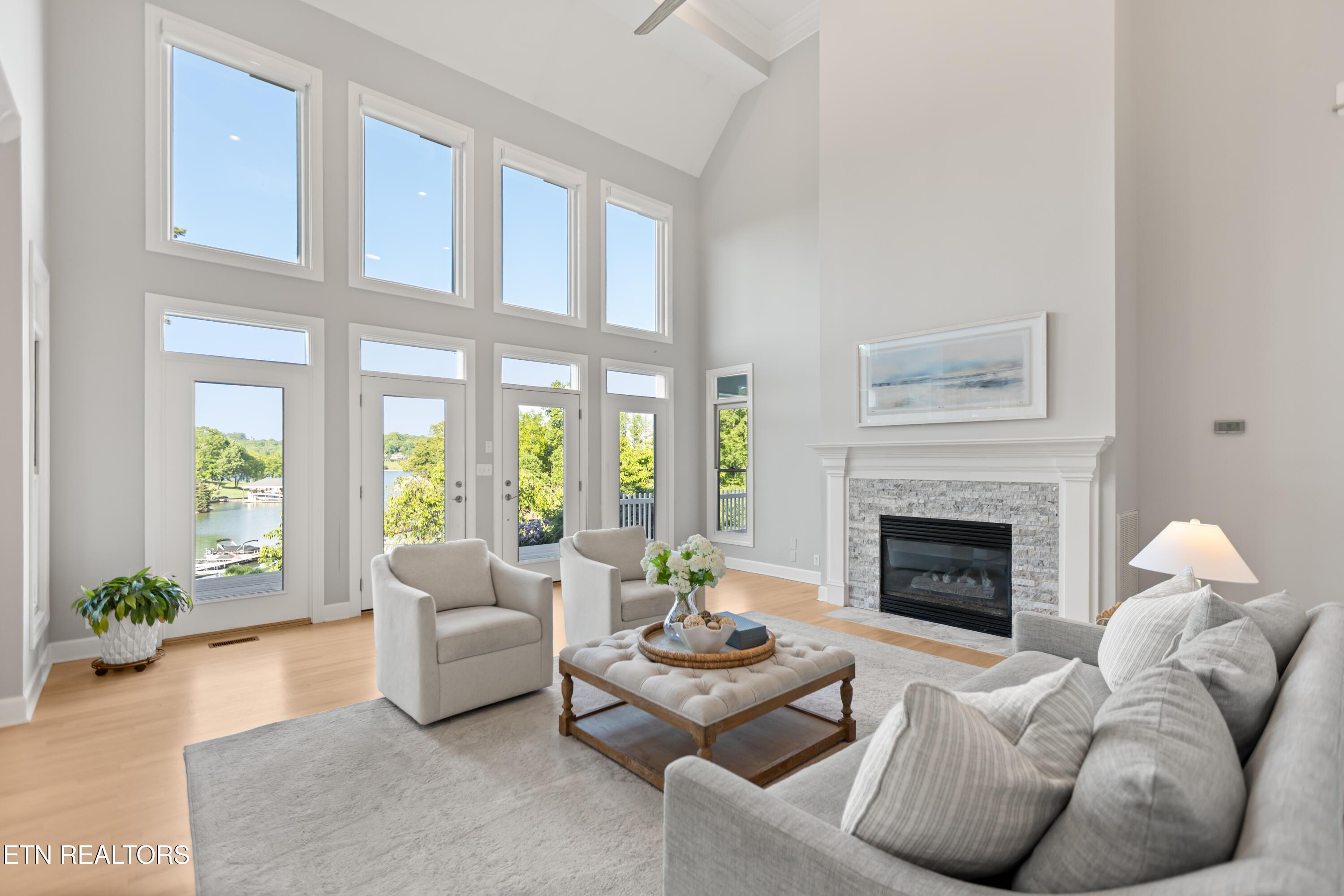 208 Lake Crest Drive, Lenoir City, TN - Fort Loudoun and Tellico Lake Real Estate - Image# 4