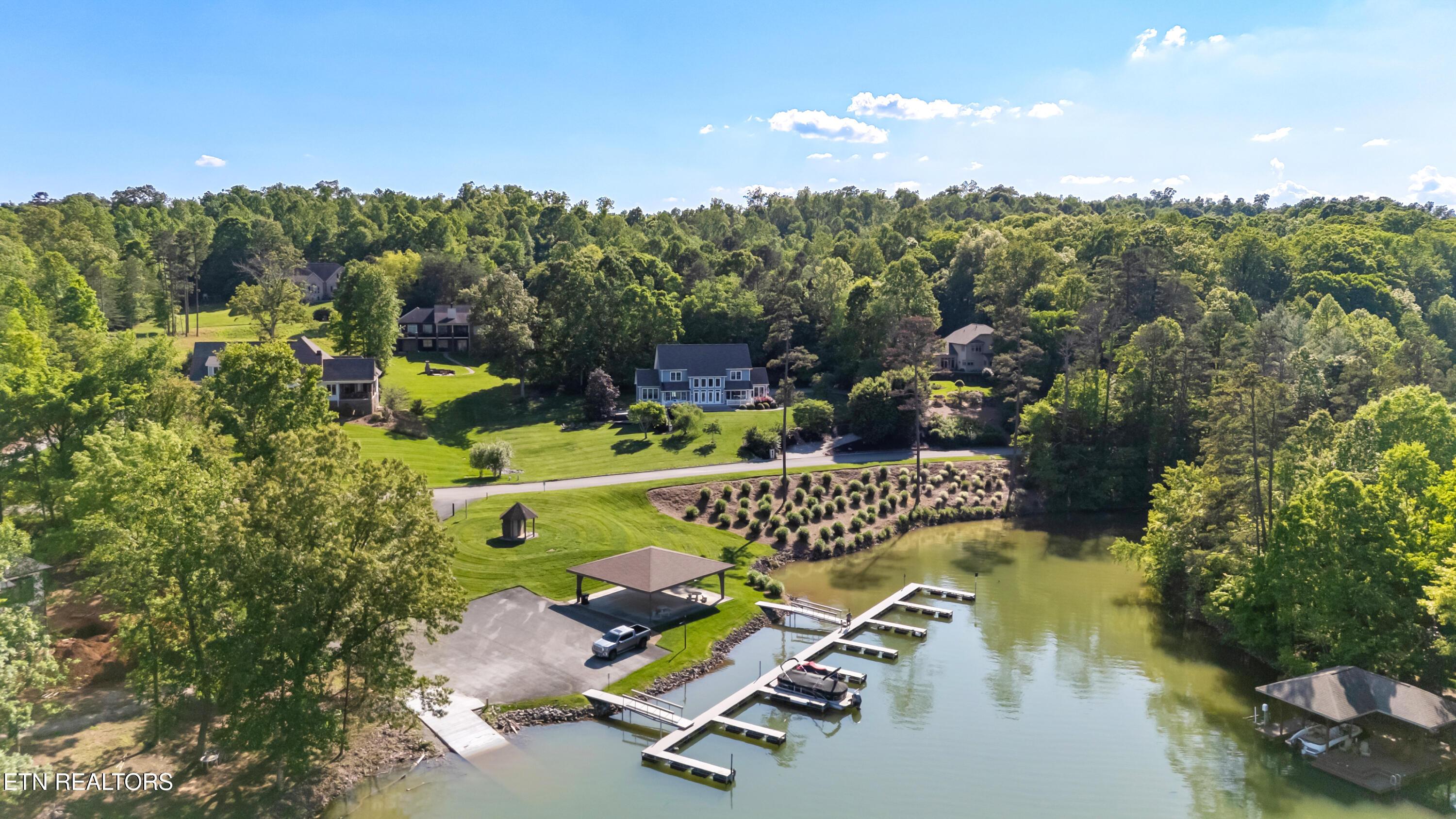 208 Lake Crest Drive, Lenoir City, TN - Fort Loudoun and Tellico Lake Real Estate - Image# 3