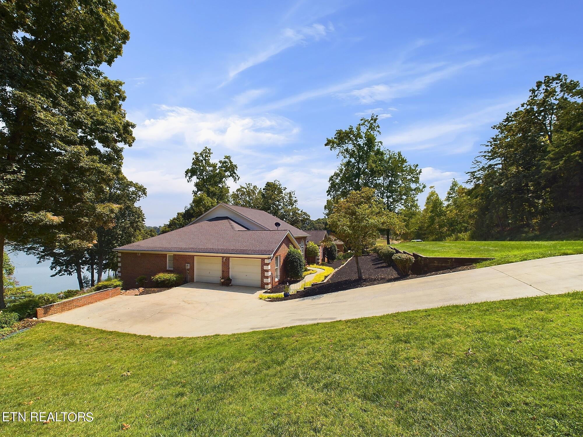 155 Lake Crest Drive, Lenoir City, TN - Fort Loudoun and Tellico Lake Real Estate - Image# 4