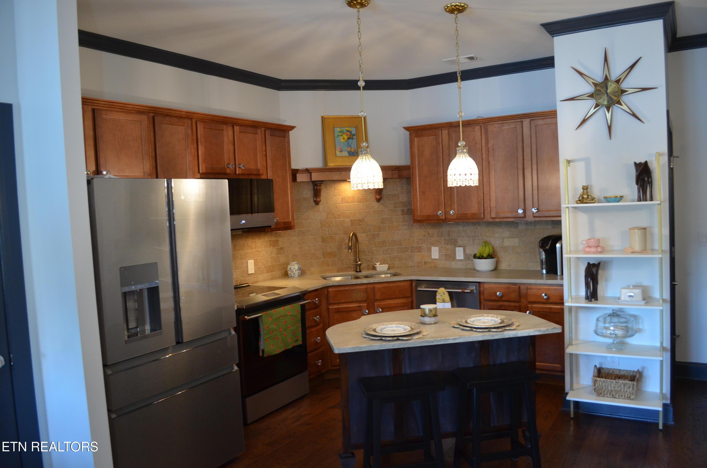445 W Blount Ave, Knoxville, TN - Fort Loudoun and Tellico Lake Real Estate - Image# 3