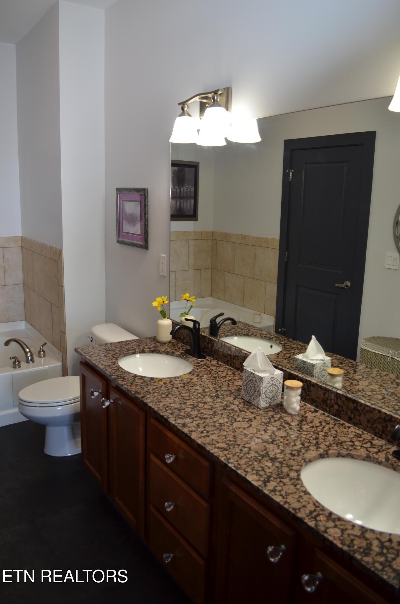 445 W Blount Ave, Knoxville, TN - Fort Loudoun and Tellico Lake Real Estate - Image# 29