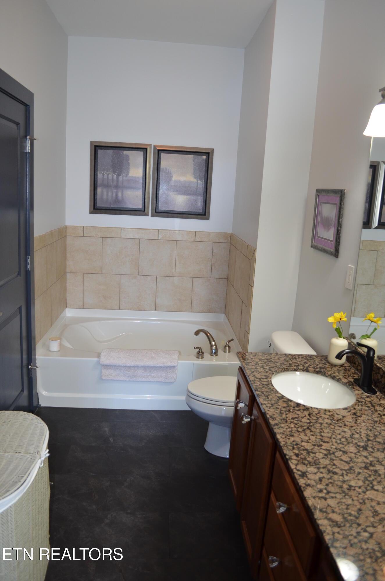 445 W Blount Ave, Knoxville, TN - Fort Loudoun and Tellico Lake Real Estate - Image# 30