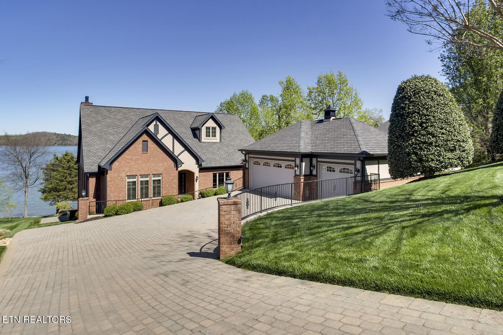 18128 Lighthouse Pointe Drive, Lenoir City, TN - Fort Loudoun and Tellico Lake Real Estate - Image# 2