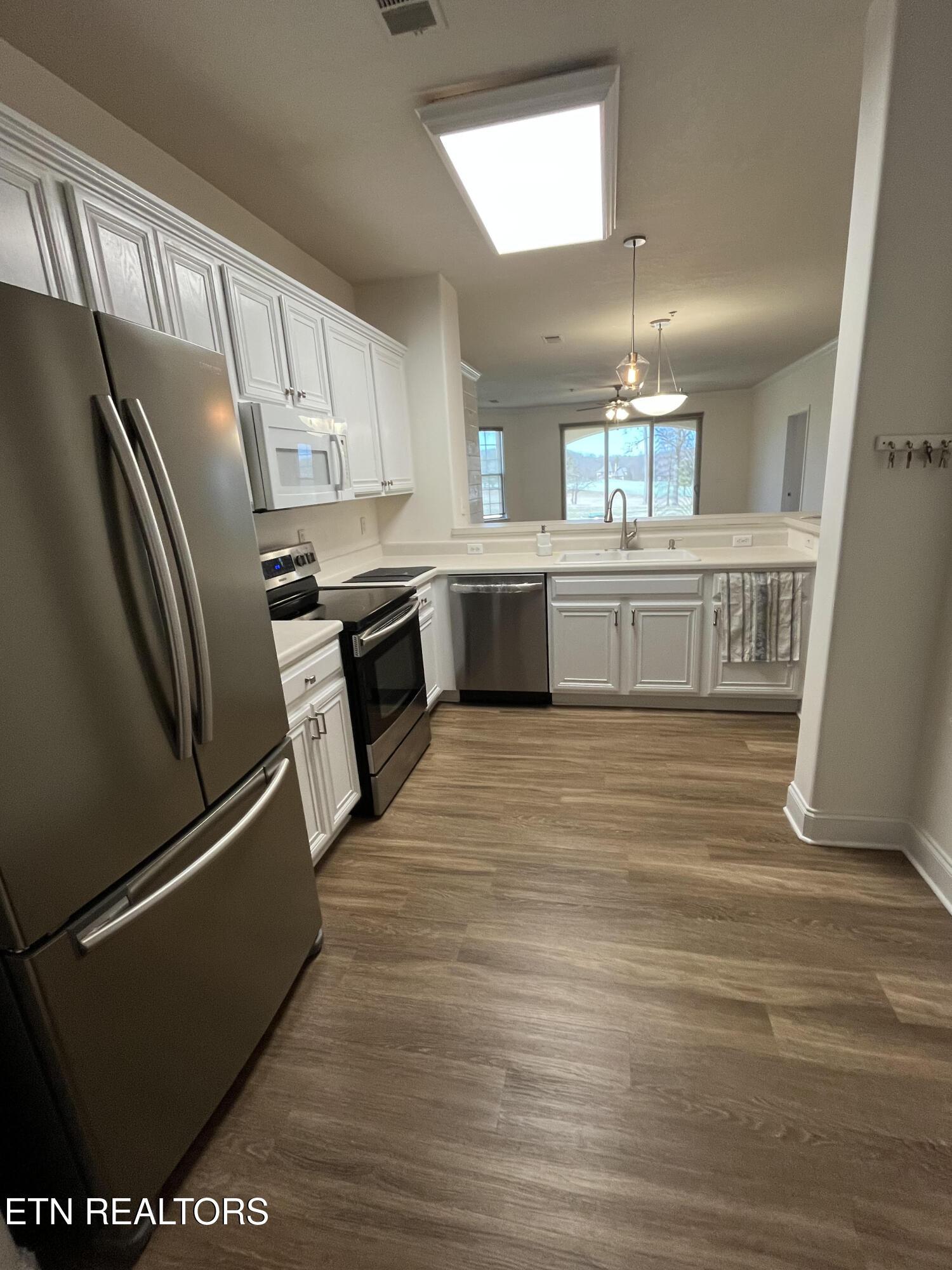 565 Rarity Bay Pkwy, Vonore, TN - Fort Loudoun and Tellico Lake Real Estate - Image# 2