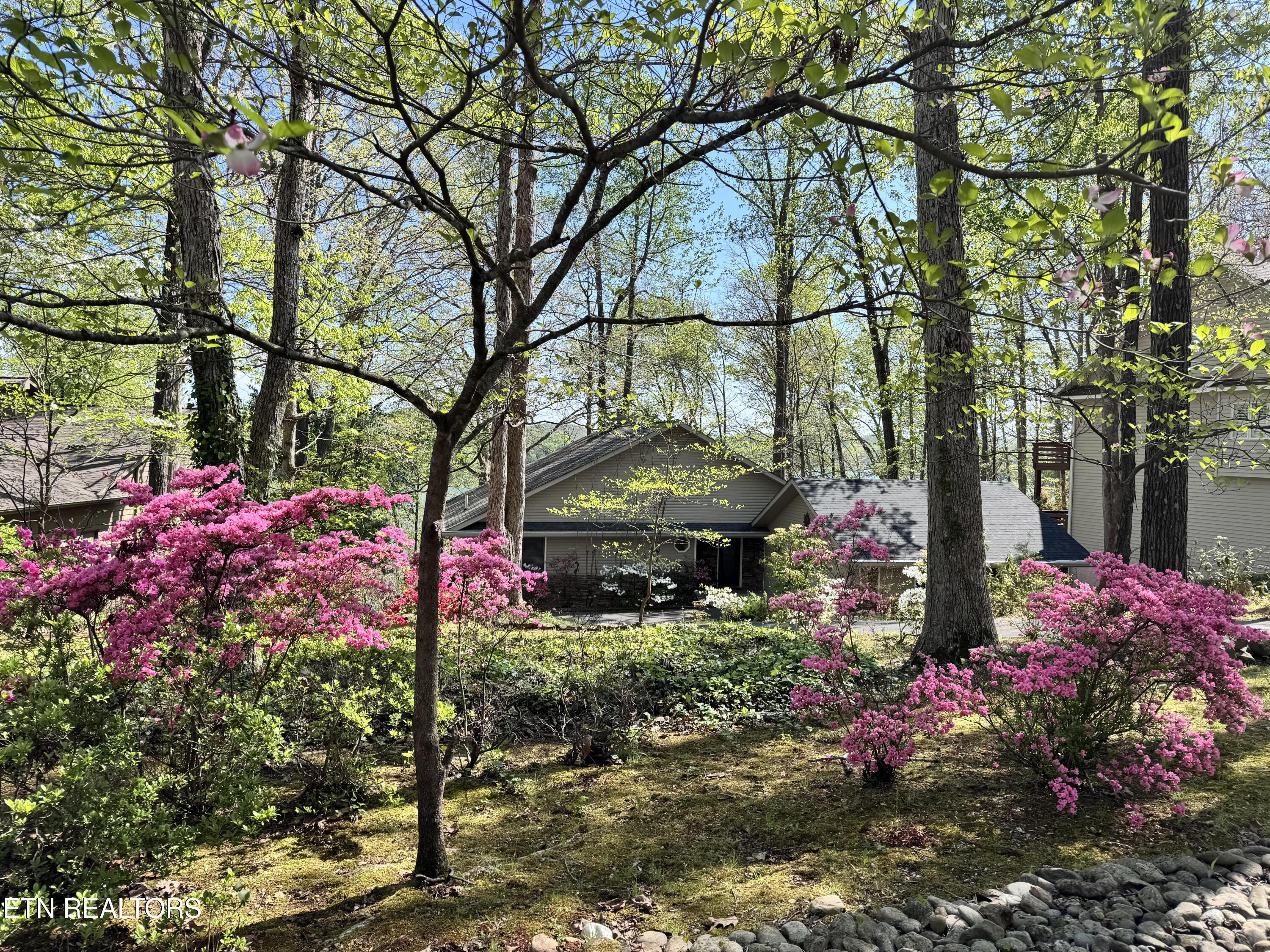 108 Tigitsi Lane, Loudon, TN - Fort Loudoun and Tellico Lake Real Estate - Image# 2