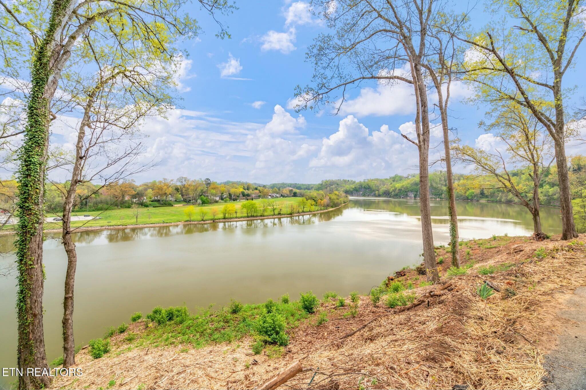 2101 Woodmere Lane, Knoxville, TN - Fort Loudoun and Tellico Lake Real Estate - Image# 2