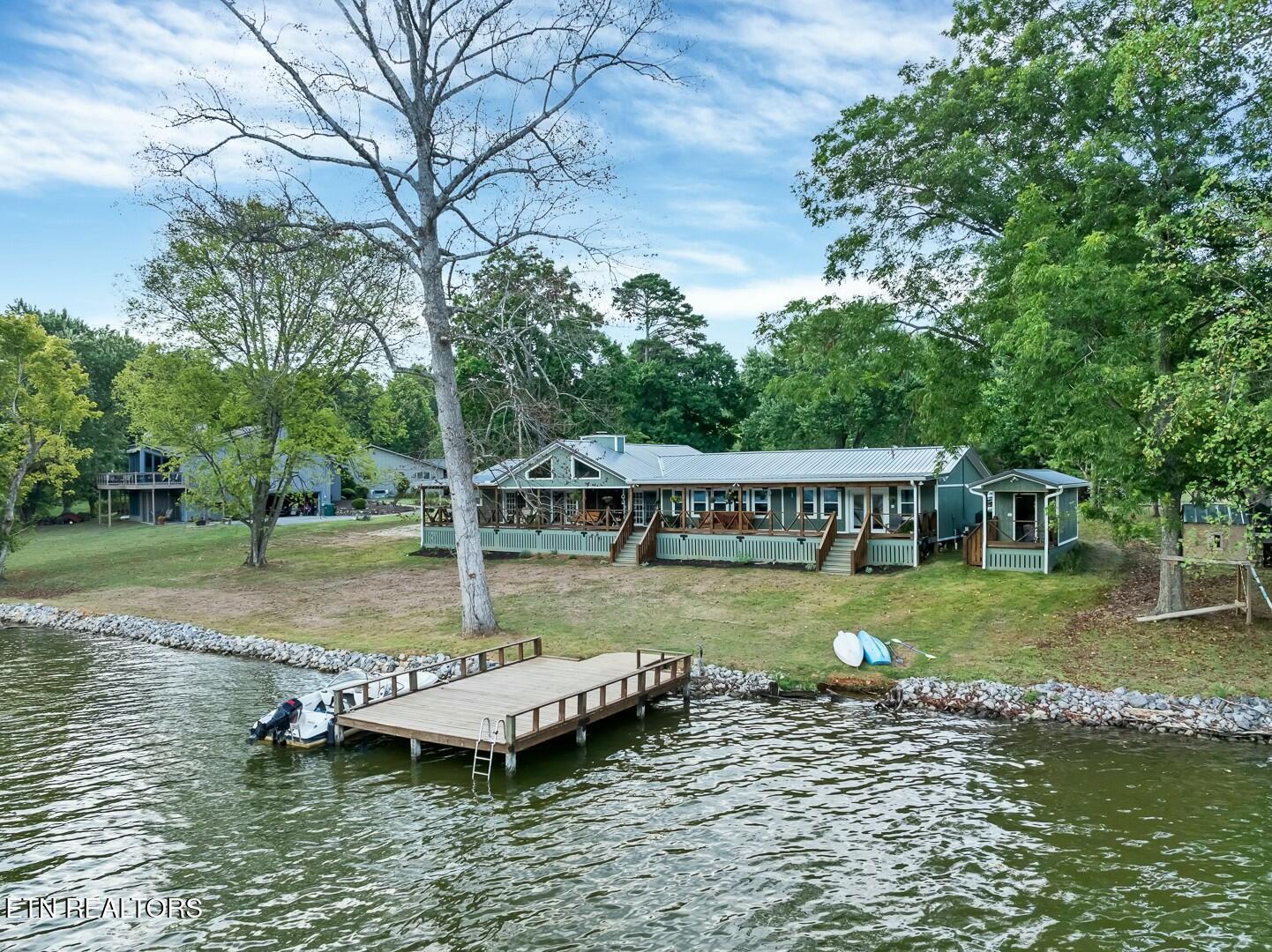 4225 W Lakeview Circle, Louisville, TN - Fort Loudoun and Tellico Lake Real Estate - Image# 1