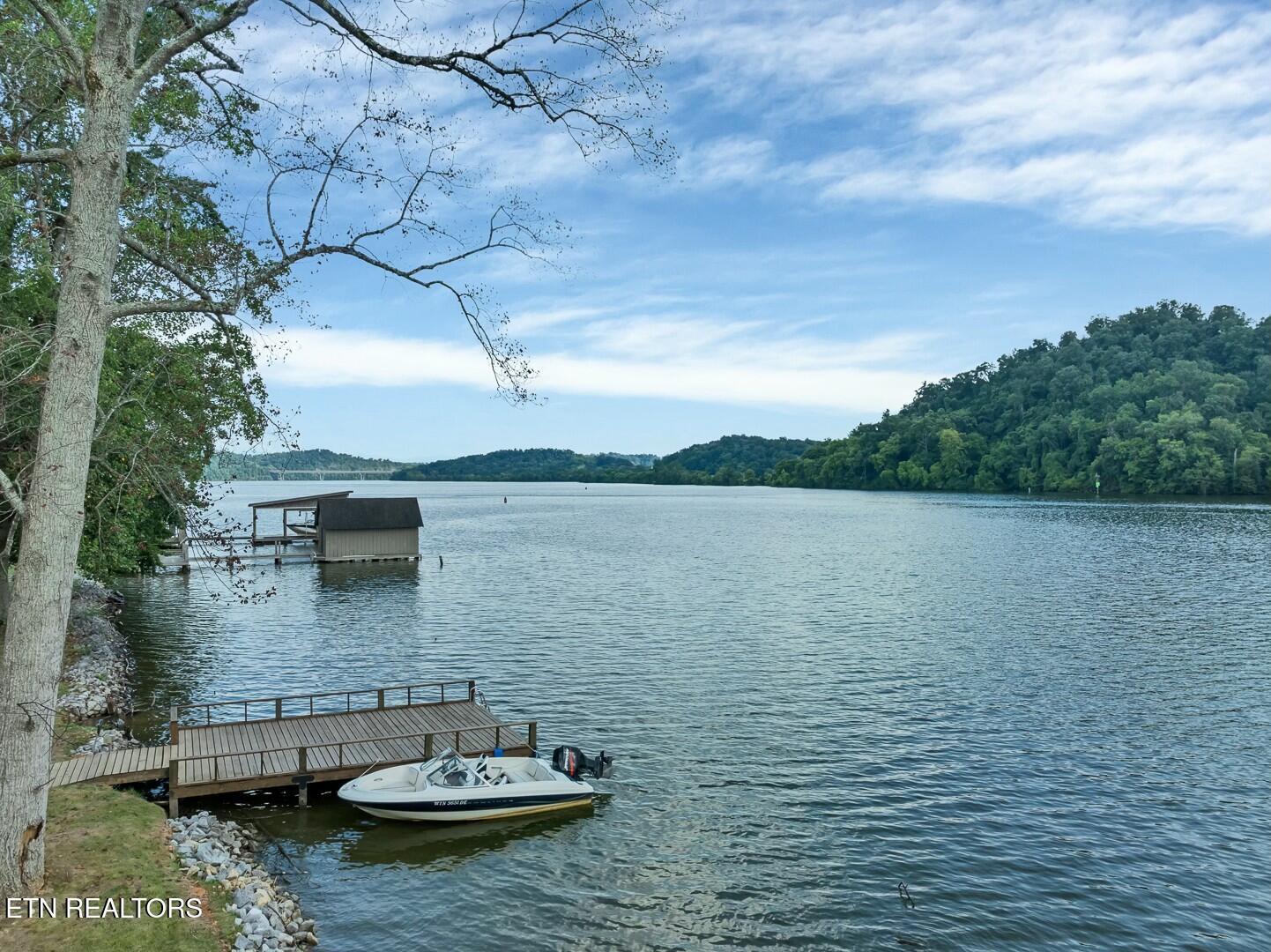 4225 W Lakeview Circle, Louisville, TN - Fort Loudoun and Tellico Lake Real Estate - Image# 2