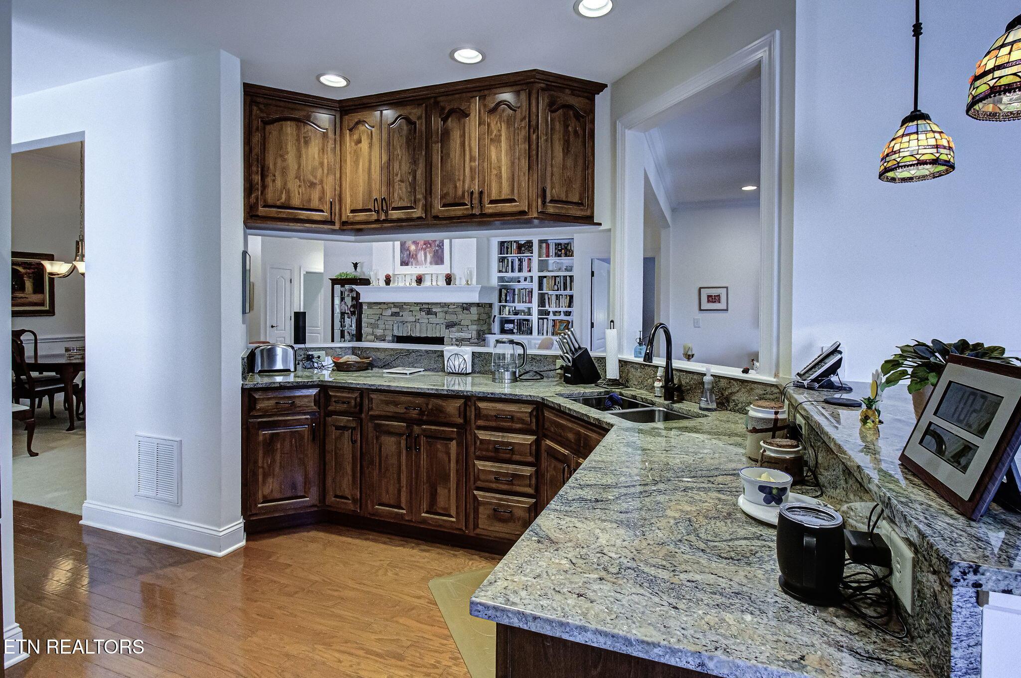 989 Rarity Bay Pkwy, Vonore, TN - Fort Loudoun and Tellico Lake Real Estate - Image# 12