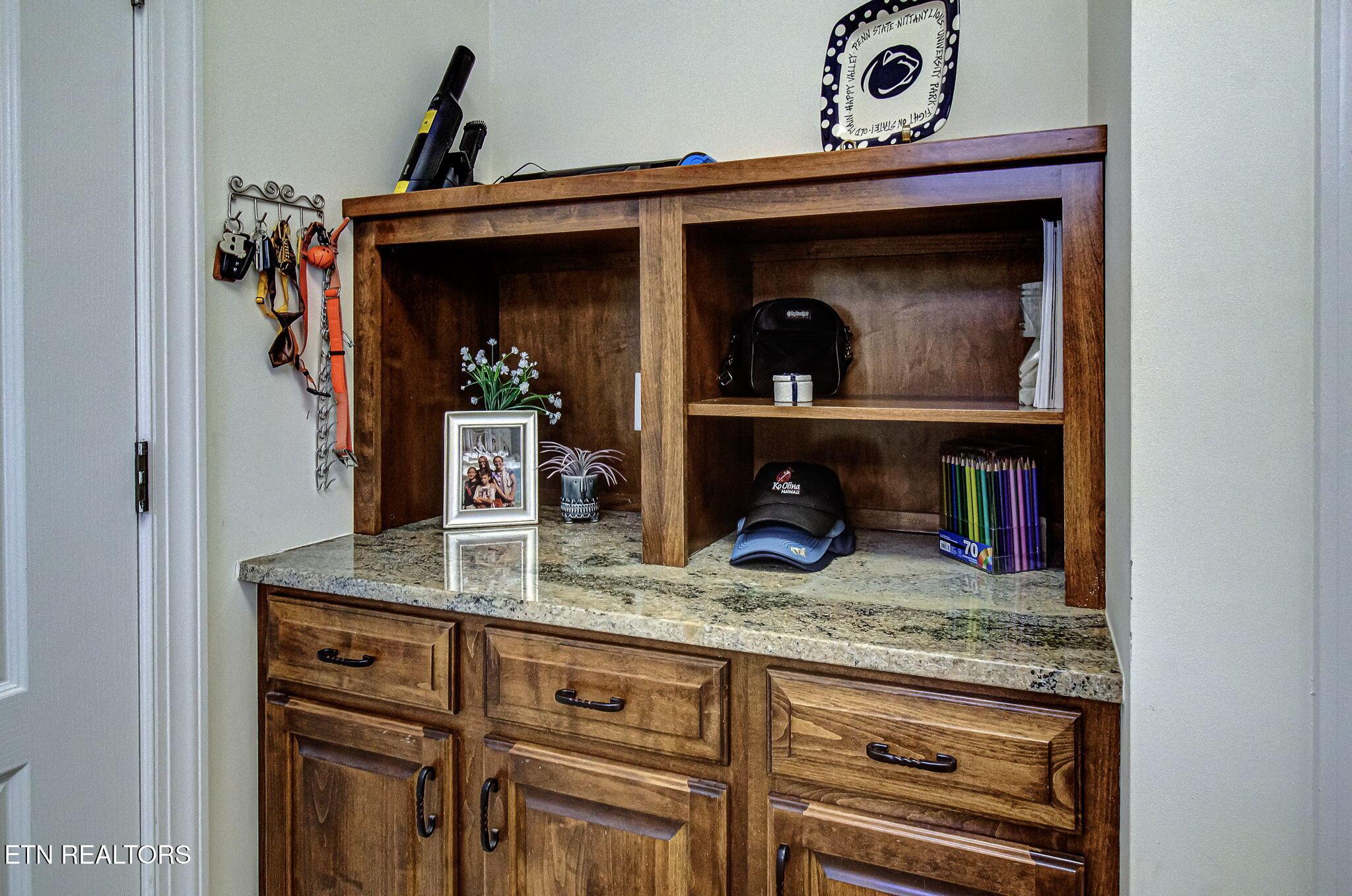 989 Rarity Bay Pkwy, Vonore, TN - Fort Loudoun and Tellico Lake Real Estate - Image# 18