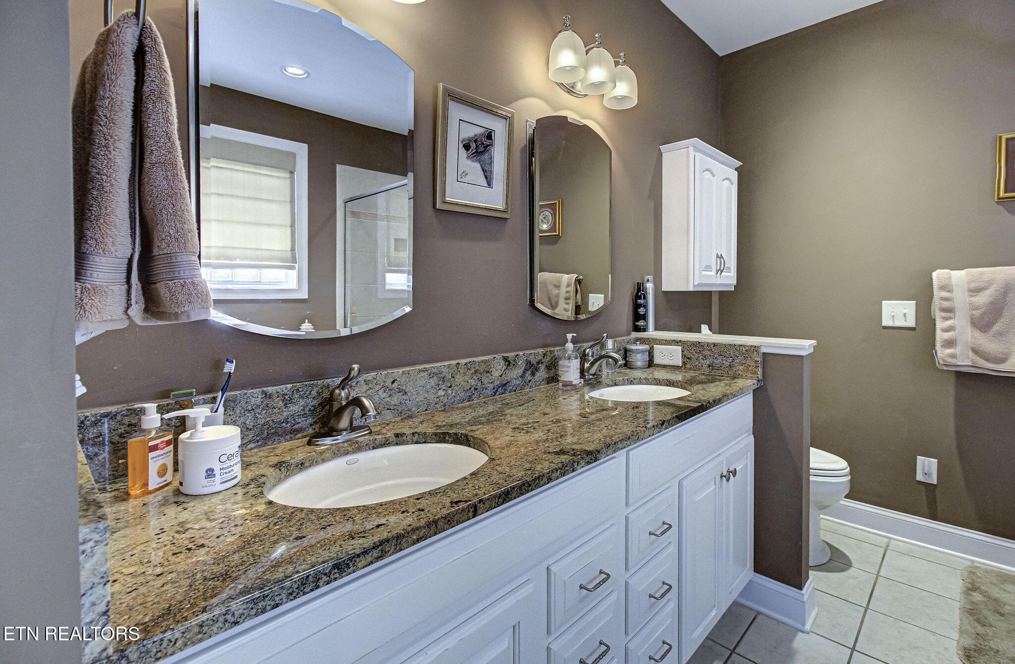 989 Rarity Bay Pkwy, Vonore, TN - Fort Loudoun and Tellico Lake Real Estate - Image# 21