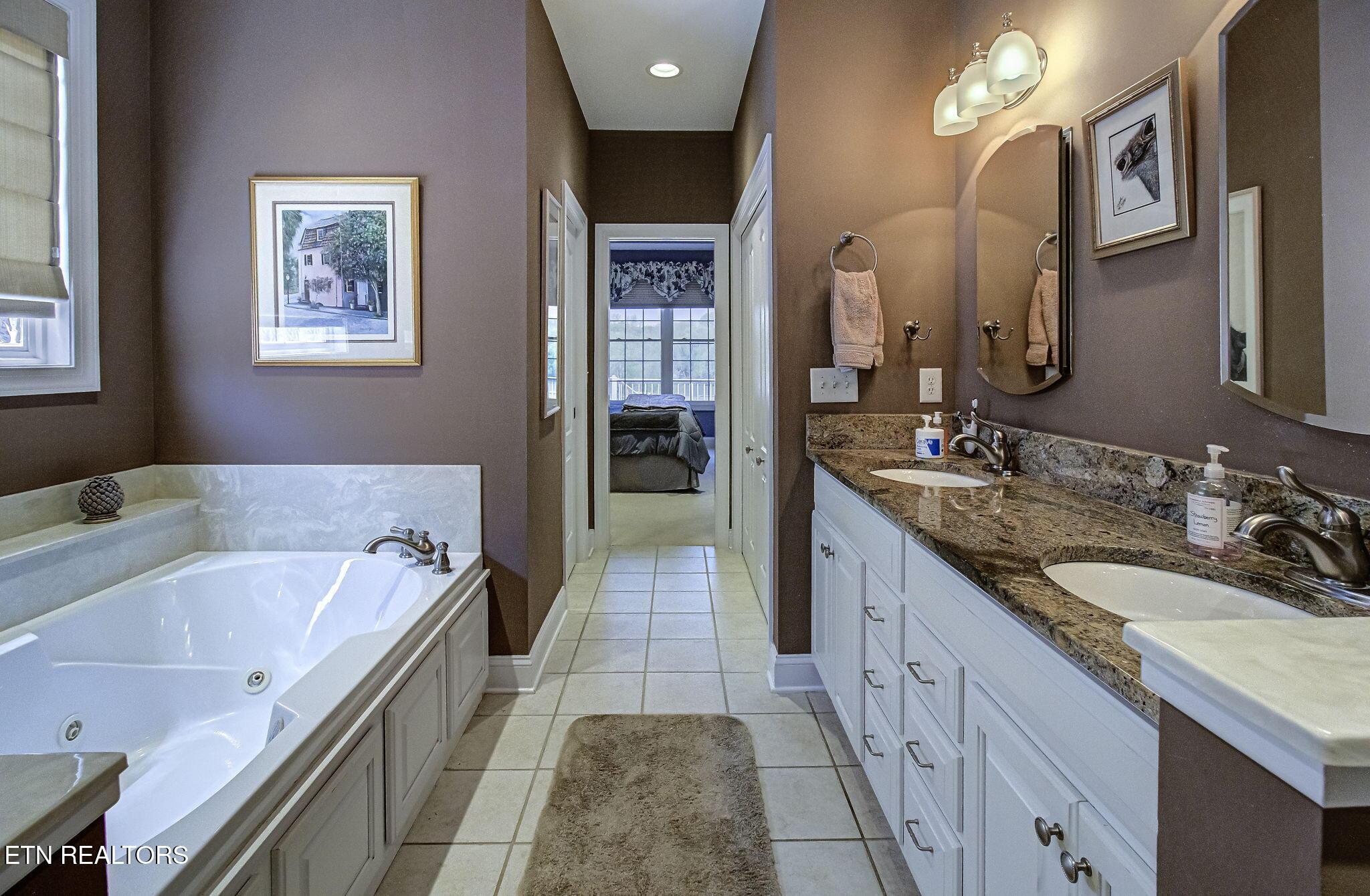 989 Rarity Bay Pkwy, Vonore, TN - Fort Loudoun and Tellico Lake Real Estate - Image# 22