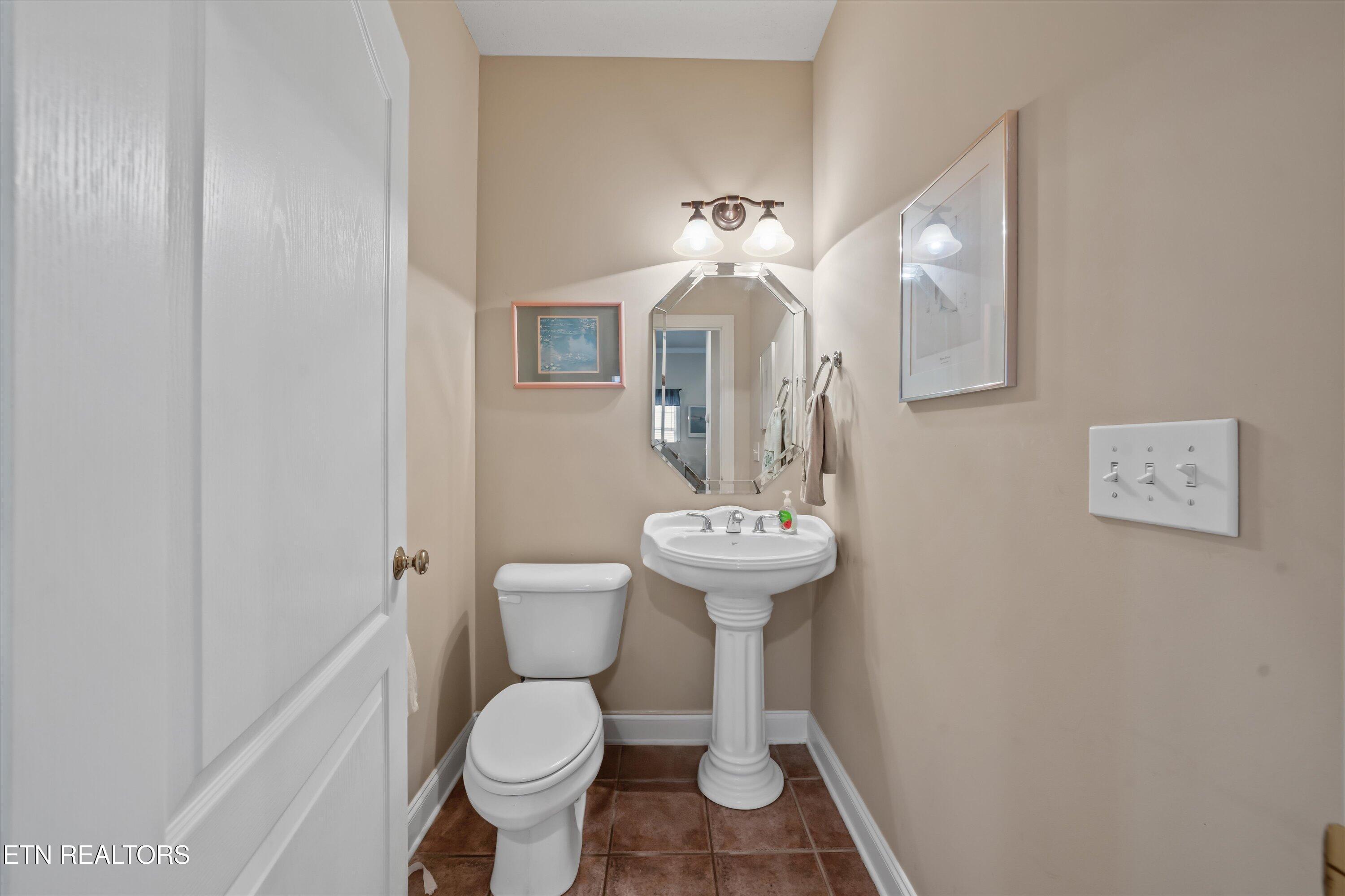 1079 Rarity Bay Pkwy, Vonore, TN - Fort Loudoun and Tellico Lake Real Estate - Image# 16