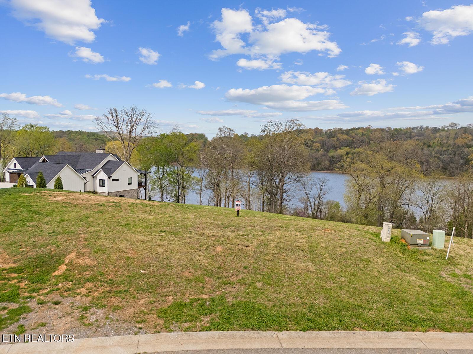 301 River Bank Tr, Loudon, TN - Fort Loudoun and Tellico Lake Real Estate - Image# 5