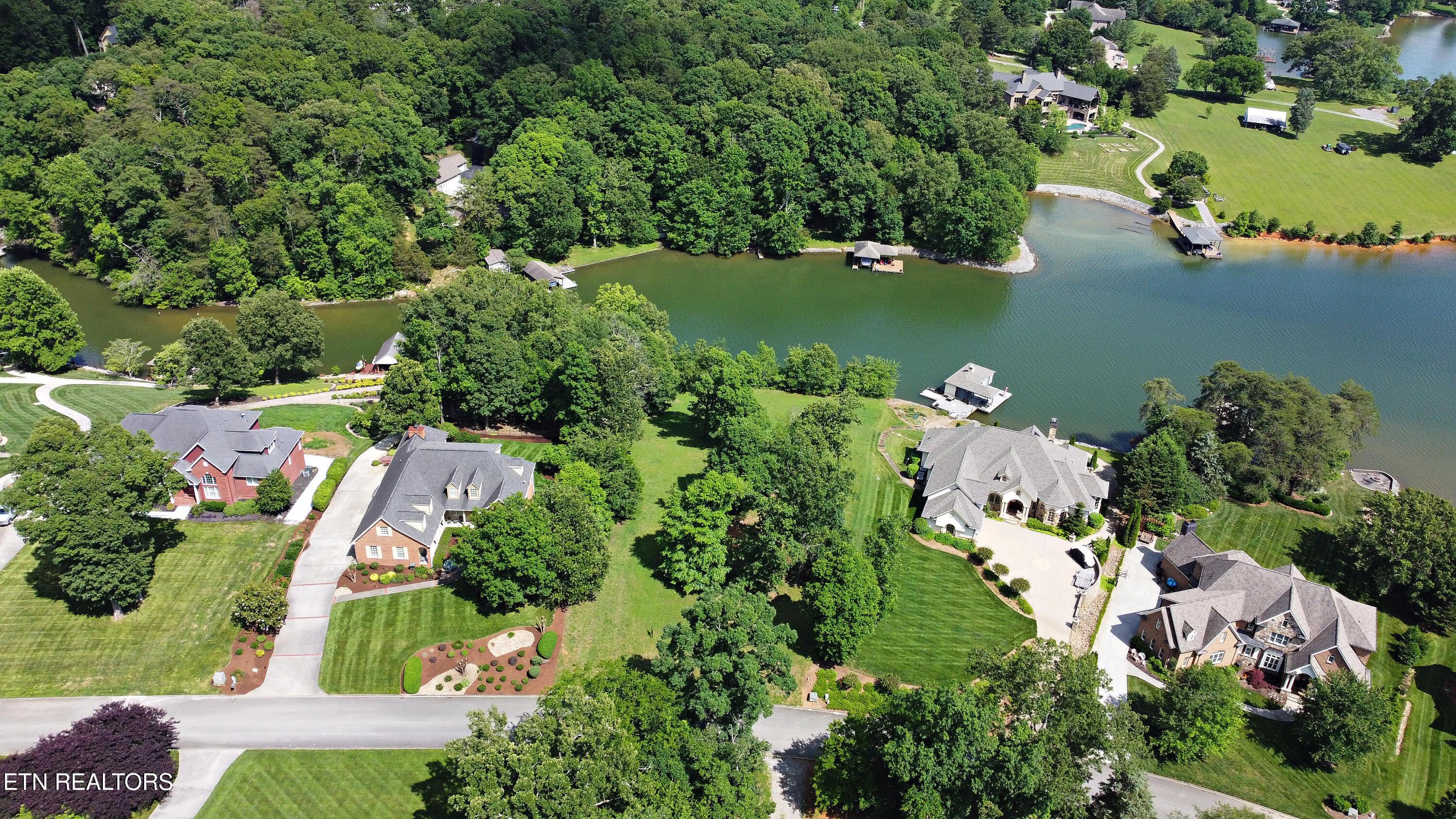 355 Conkinnon Drive, Lenoir City, TN - Fort Loudoun and Tellico Lake Real Estate - Image# 2