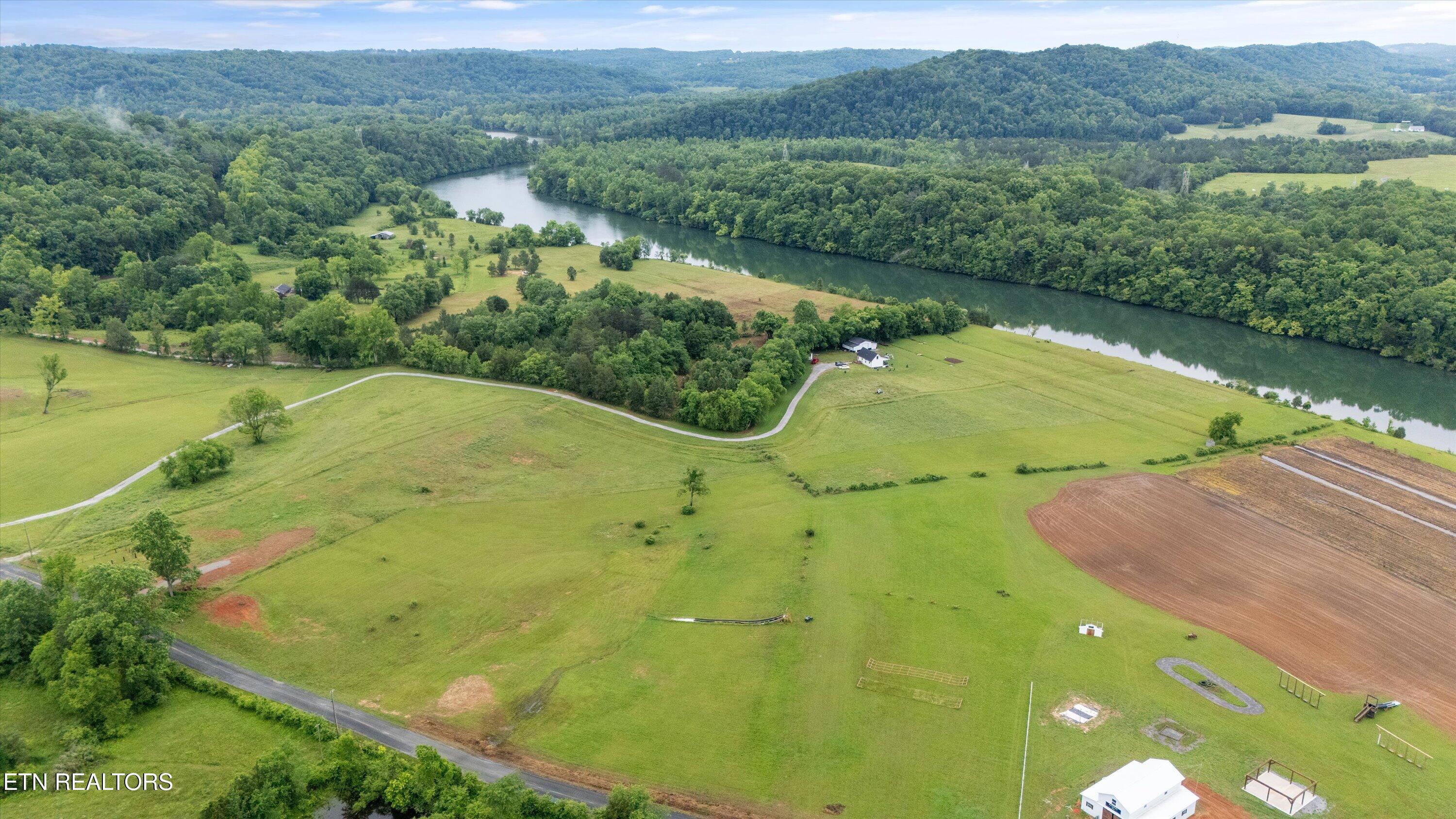 379 Blackburn Lane, Lenoir City, TN - Fort Loudoun and Tellico Lake Real Estate - Image# 2