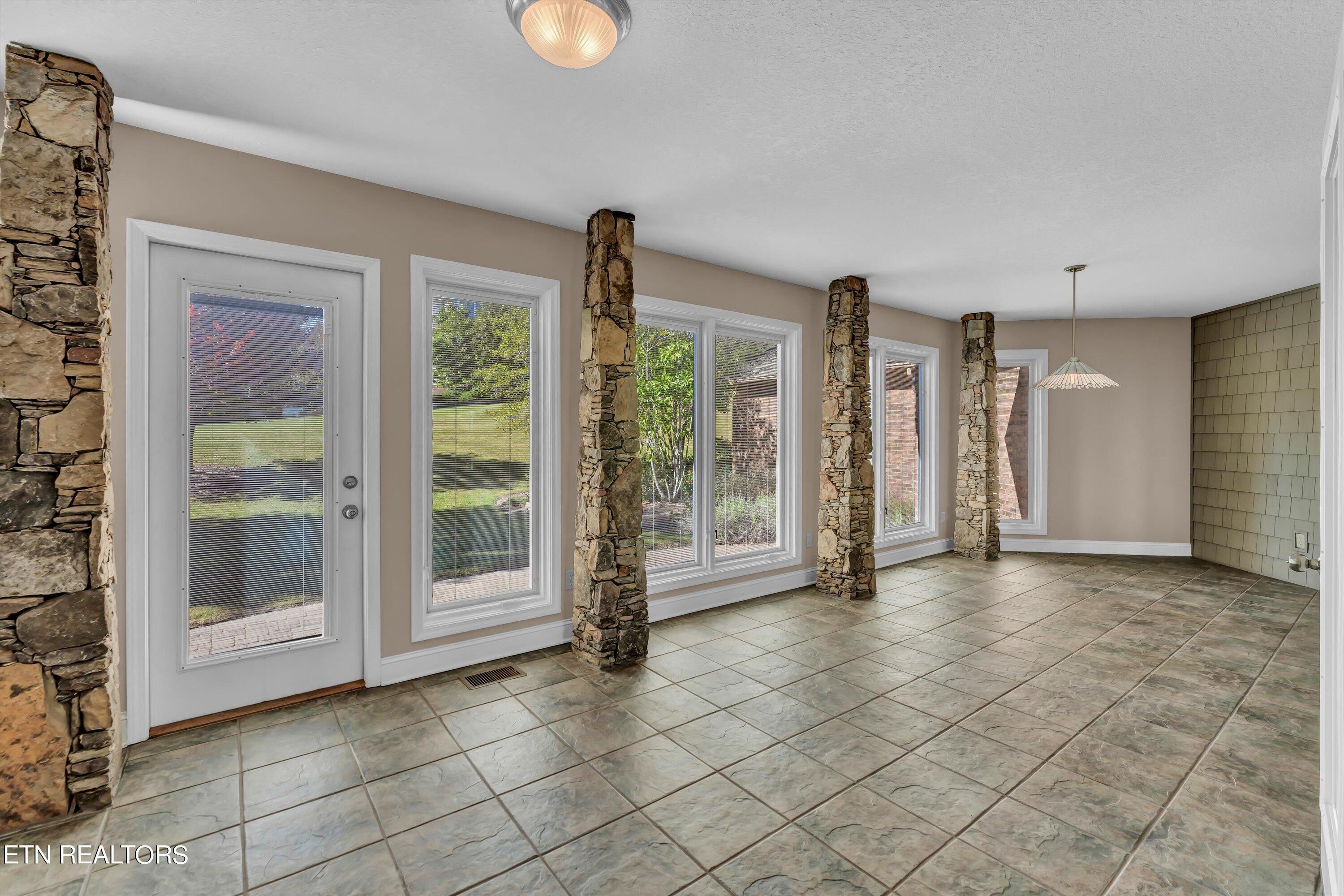 3909 Logans Landing Circle, Louisville, TN - Fort Loudoun and Tellico Lake Real Estate - Image# 10