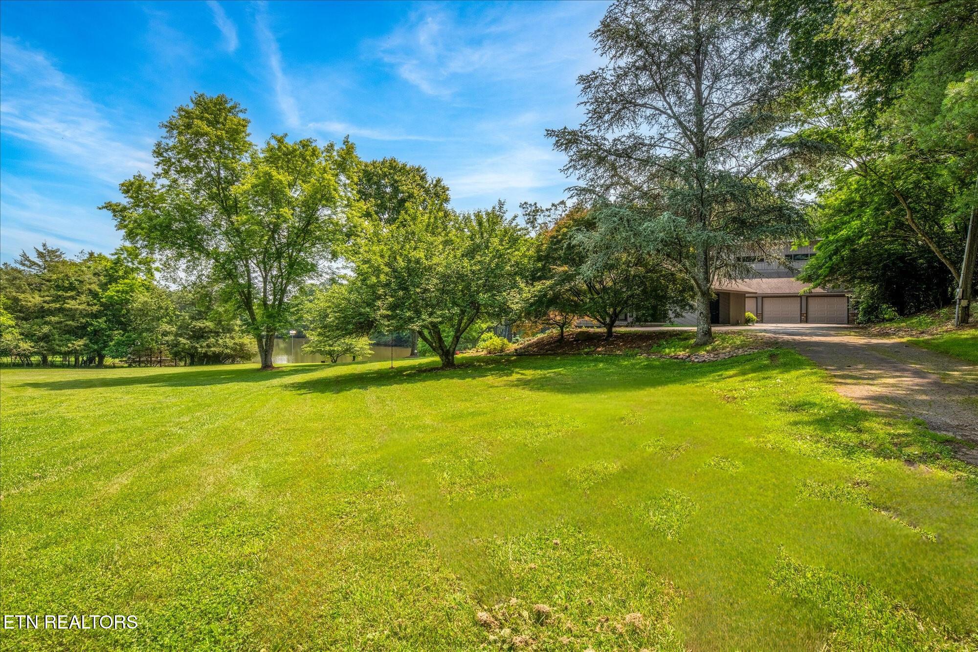 2092 Lakewood Drive, Loudon, TN - Fort Loudoun and Tellico Lake Real Estate - Image# 3