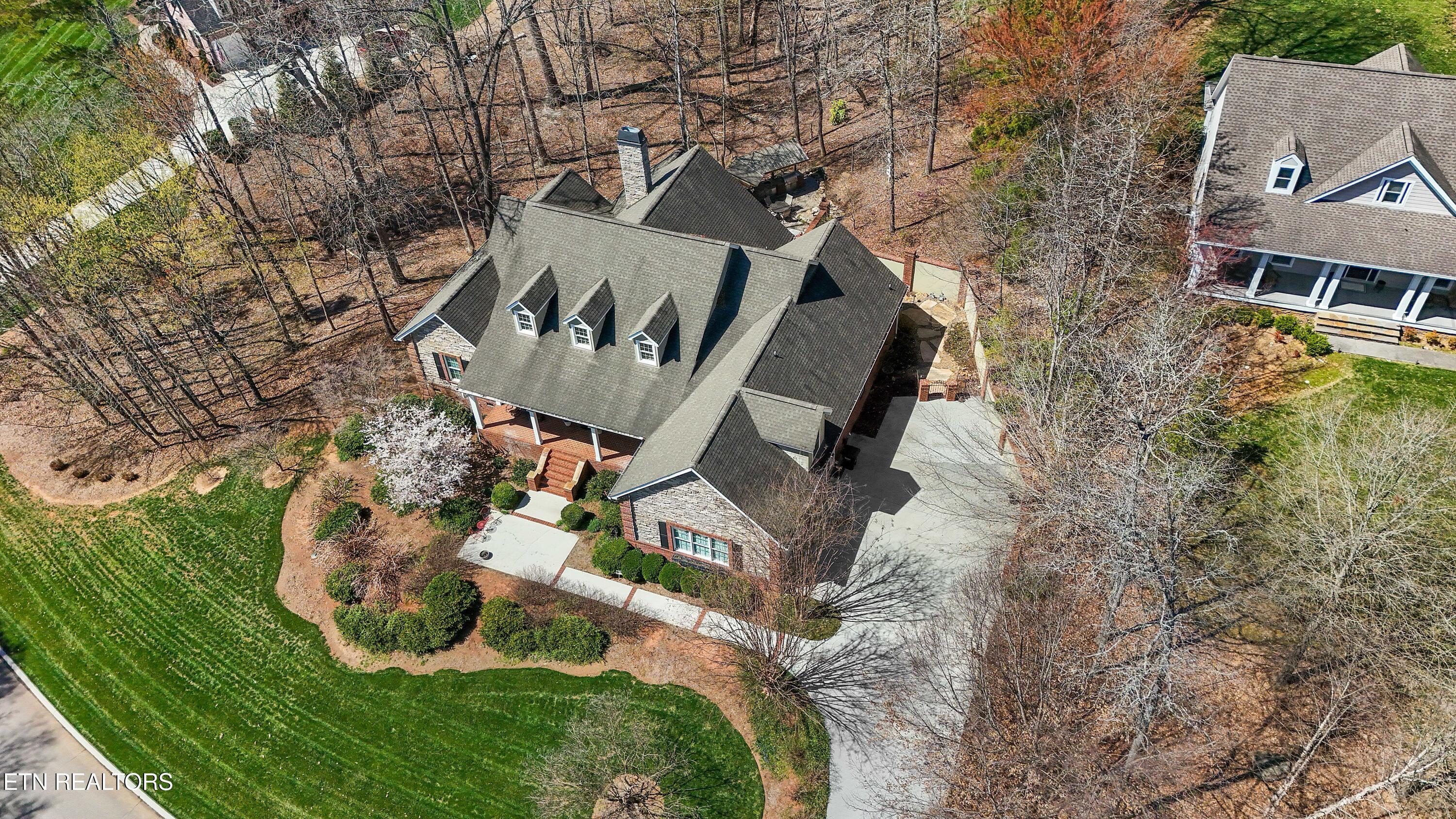 190 Lake Crest Drive, Lenoir City, TN - Fort Loudoun and Tellico Lake Real Estate - Image# 2