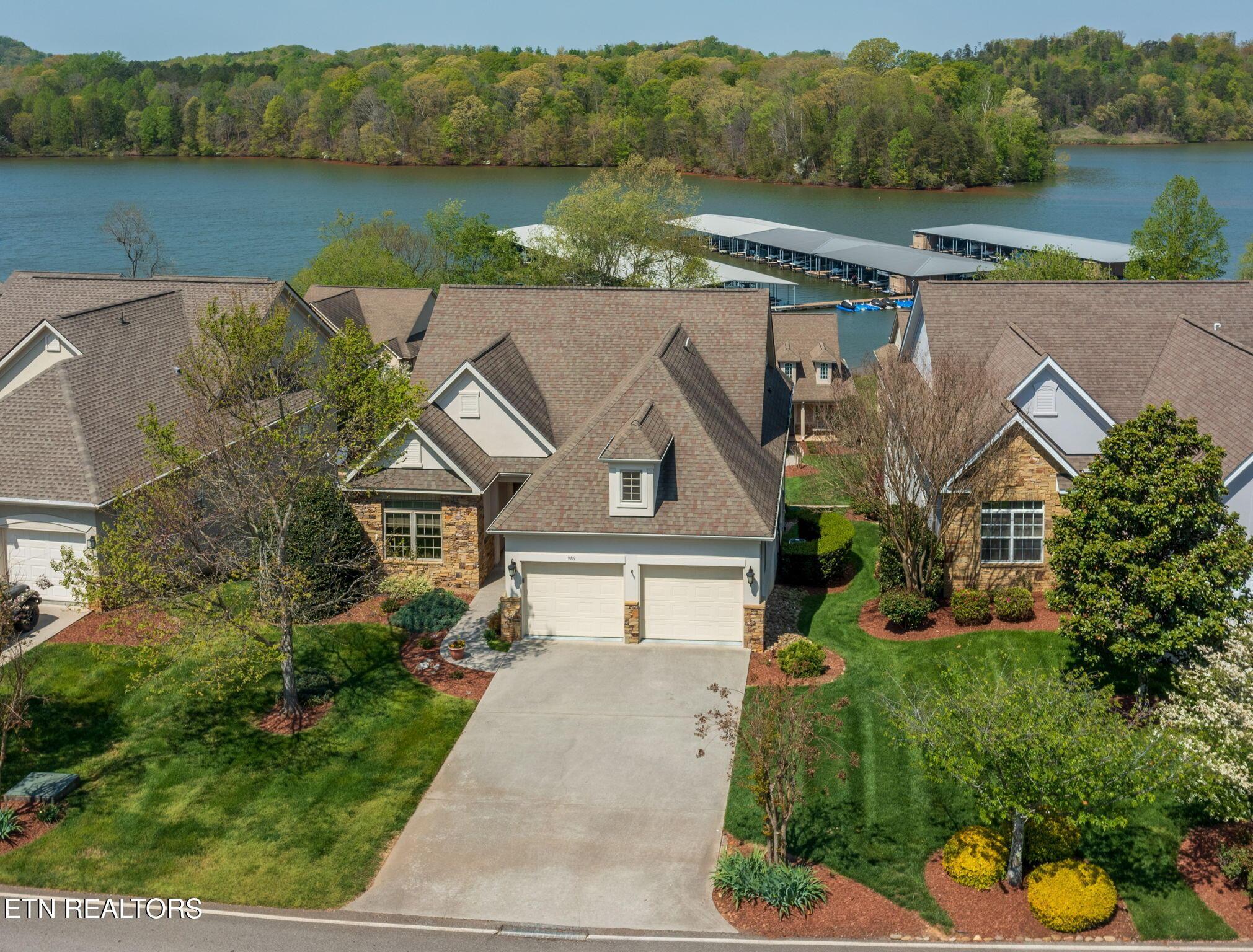 989 Rarity Bay Pkwy, Vonore, TN - Fort Loudoun and Tellico Lake Real Estate - Image# 1