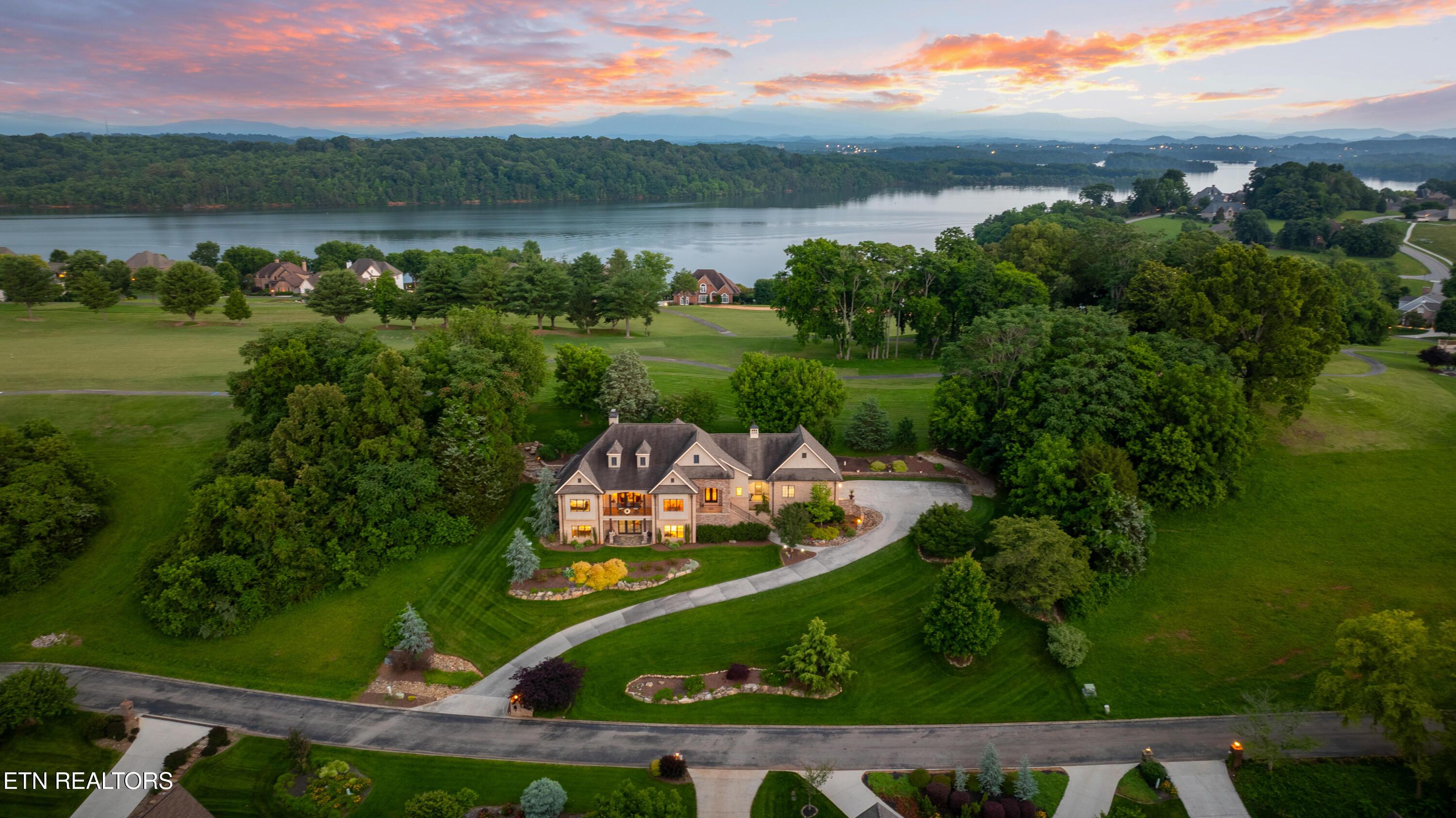 180 Pineberry Drive, Vonore, TN - Fort Loudoun and Tellico Lake Real Estate - Image# 2