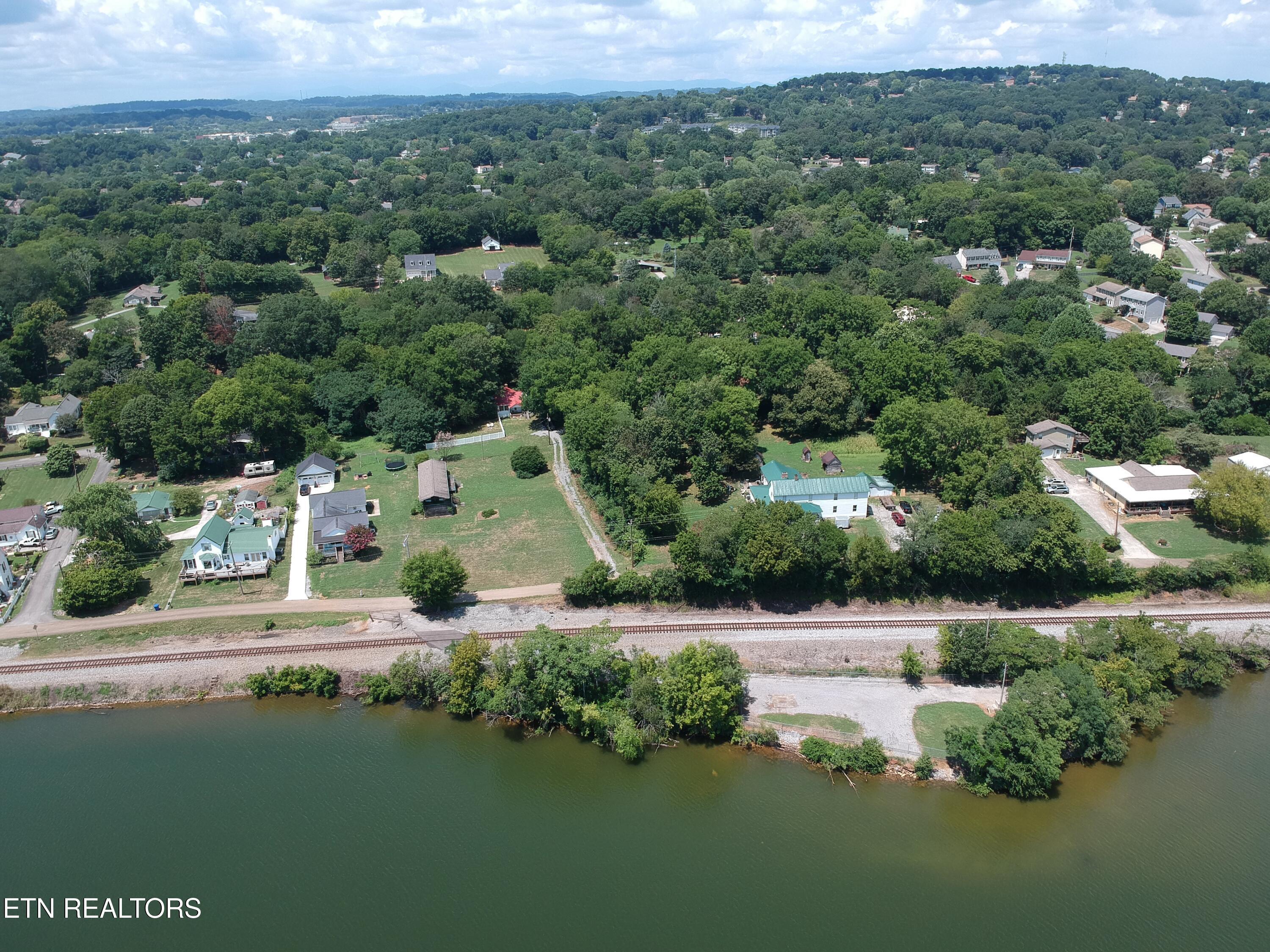 10719 Lake Ridge Drive, Knoxville, TN - Fort Loudoun and Tellico Lake Real Estate - Image# 5