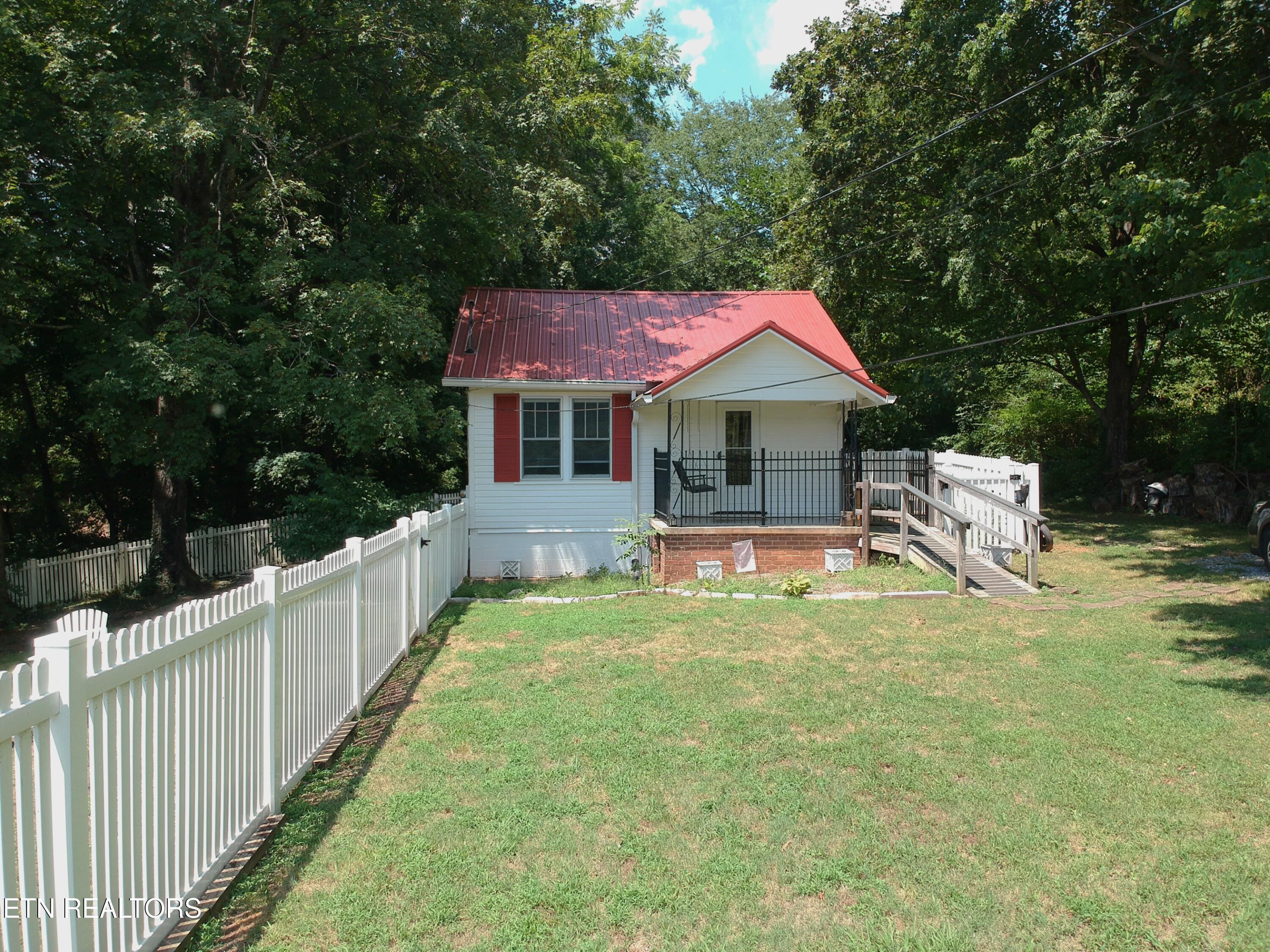 10719 Lake Ridge Drive, Knoxville, TN - Fort Loudoun and Tellico Lake Real Estate - Image# 1