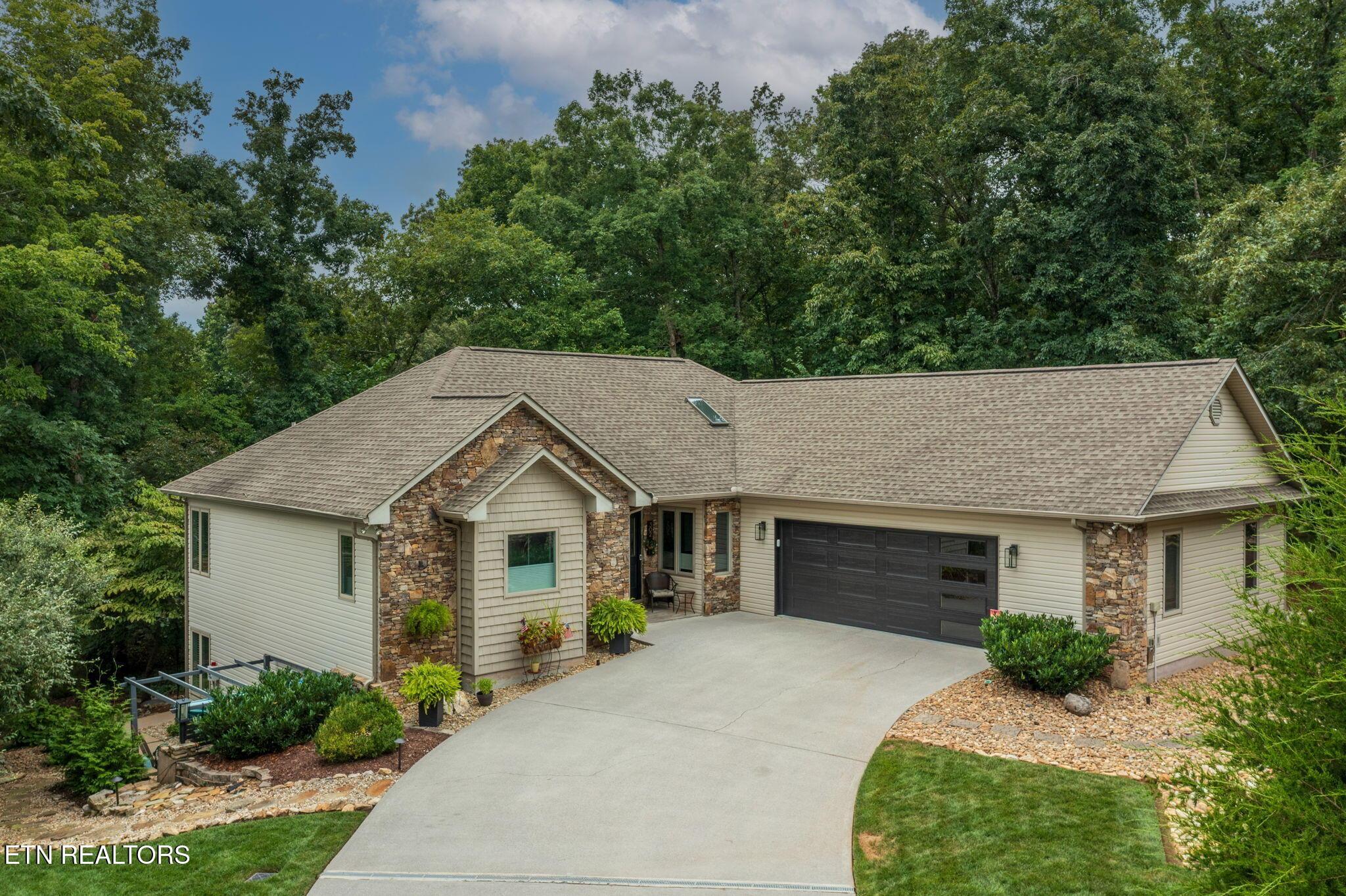 302 Tanasi Point, Loudon, TN - Fort Loudoun and Tellico Lake Real Estate - Image# 1