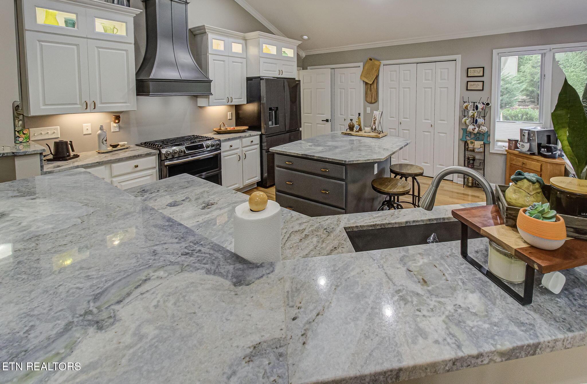 302 Tanasi Point, Loudon, TN - Fort Loudoun and Tellico Lake Real Estate - Image# 8