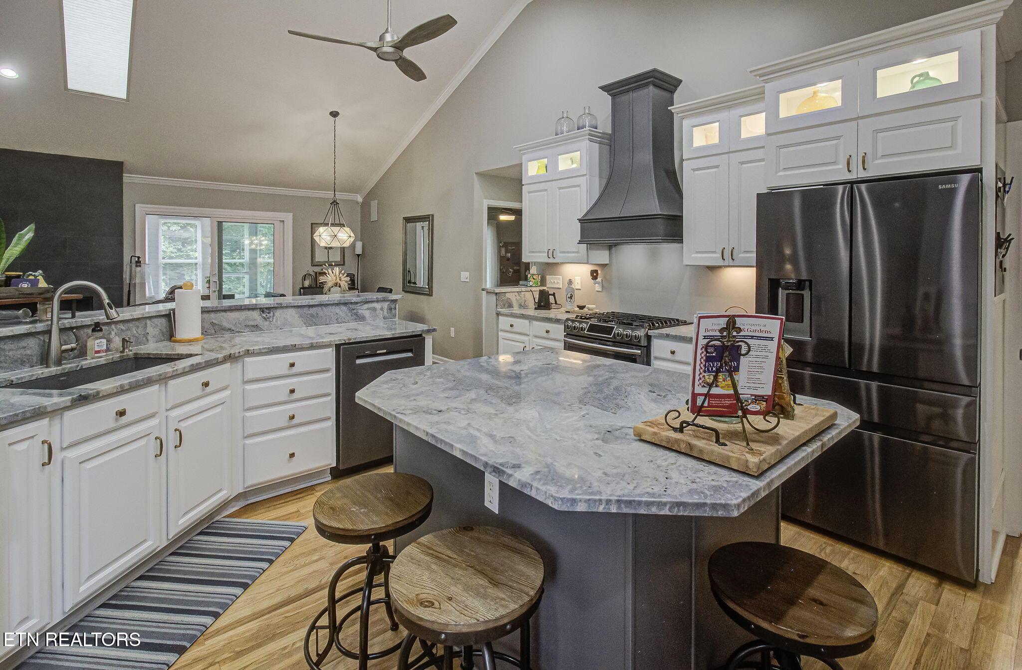 302 Tanasi Point, Loudon, TN - Fort Loudoun and Tellico Lake Real Estate - Image# 9