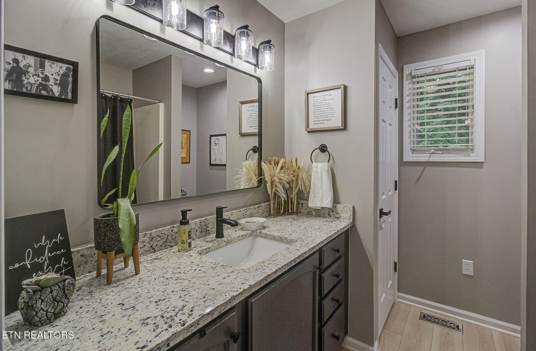 302 Tanasi Point, Loudon, TN - Fort Loudoun and Tellico Lake Real Estate - Image# 28