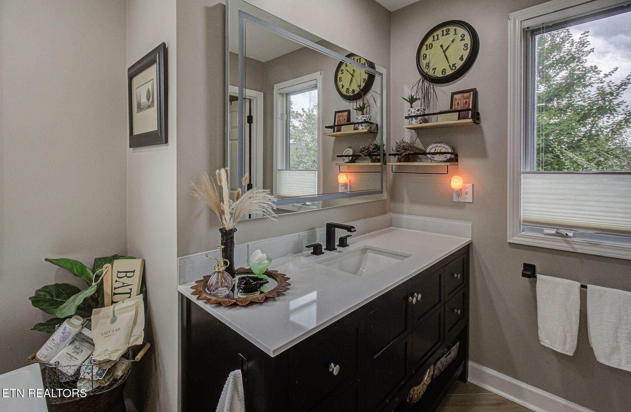 302 Tanasi Point, Loudon, TN - Fort Loudoun and Tellico Lake Real Estate - Image# 23