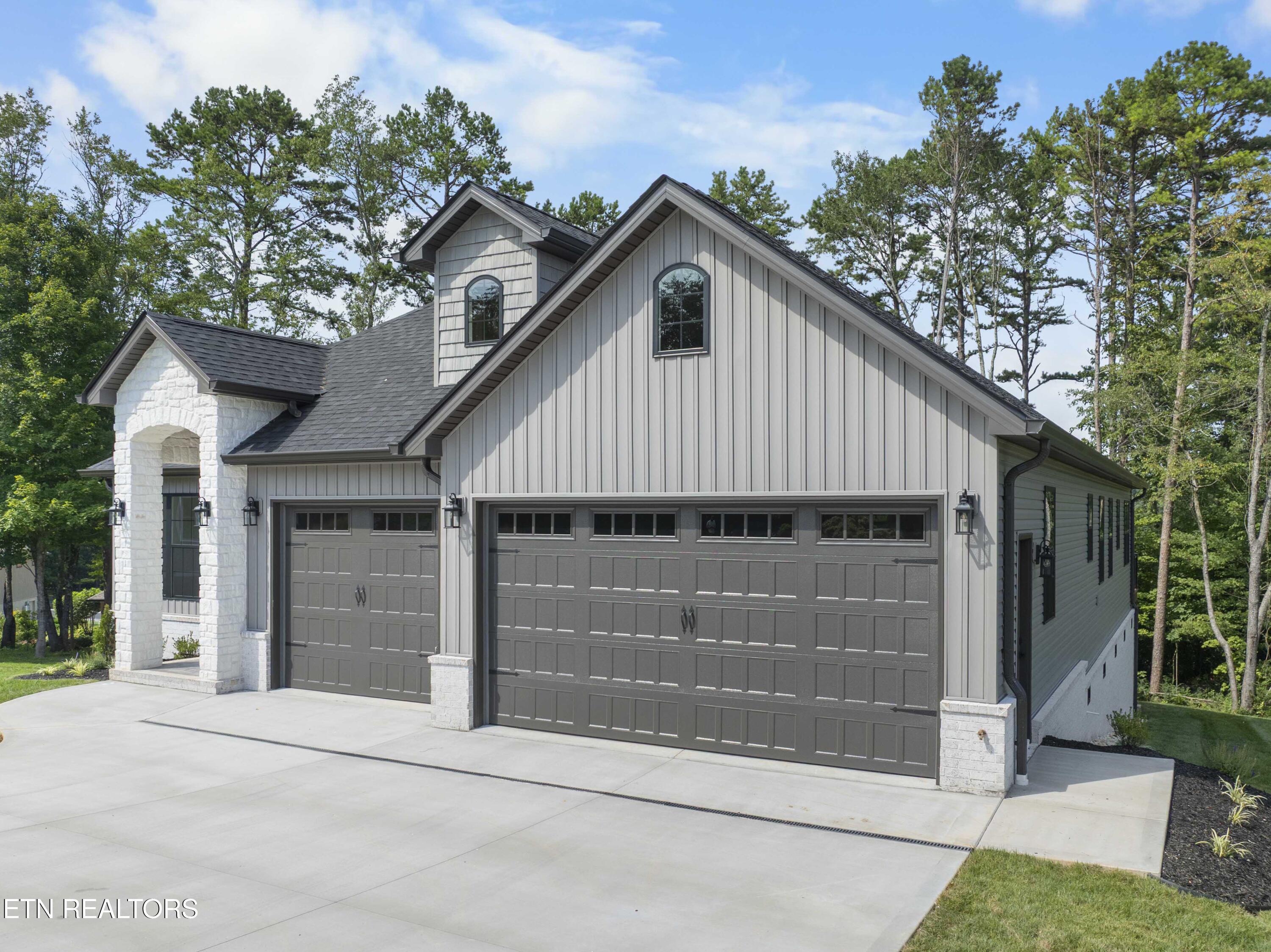407 Kiyuga Circle, Loudon, TN - Fort Loudoun and Tellico Lake Real Estate - Image# 2