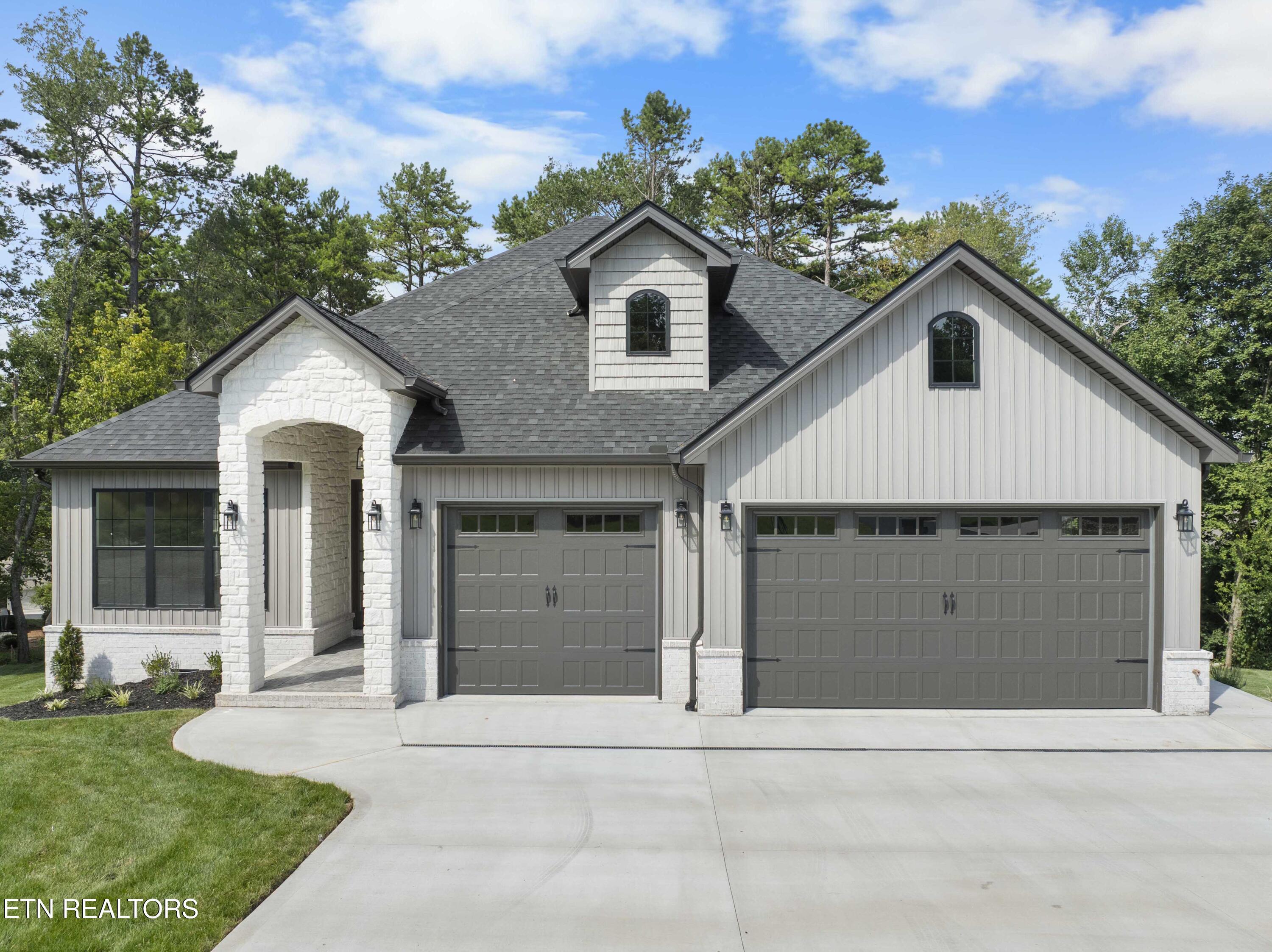 407 Kiyuga Circle, Loudon, TN - Fort Loudoun and Tellico Lake Real Estate - Image# 3