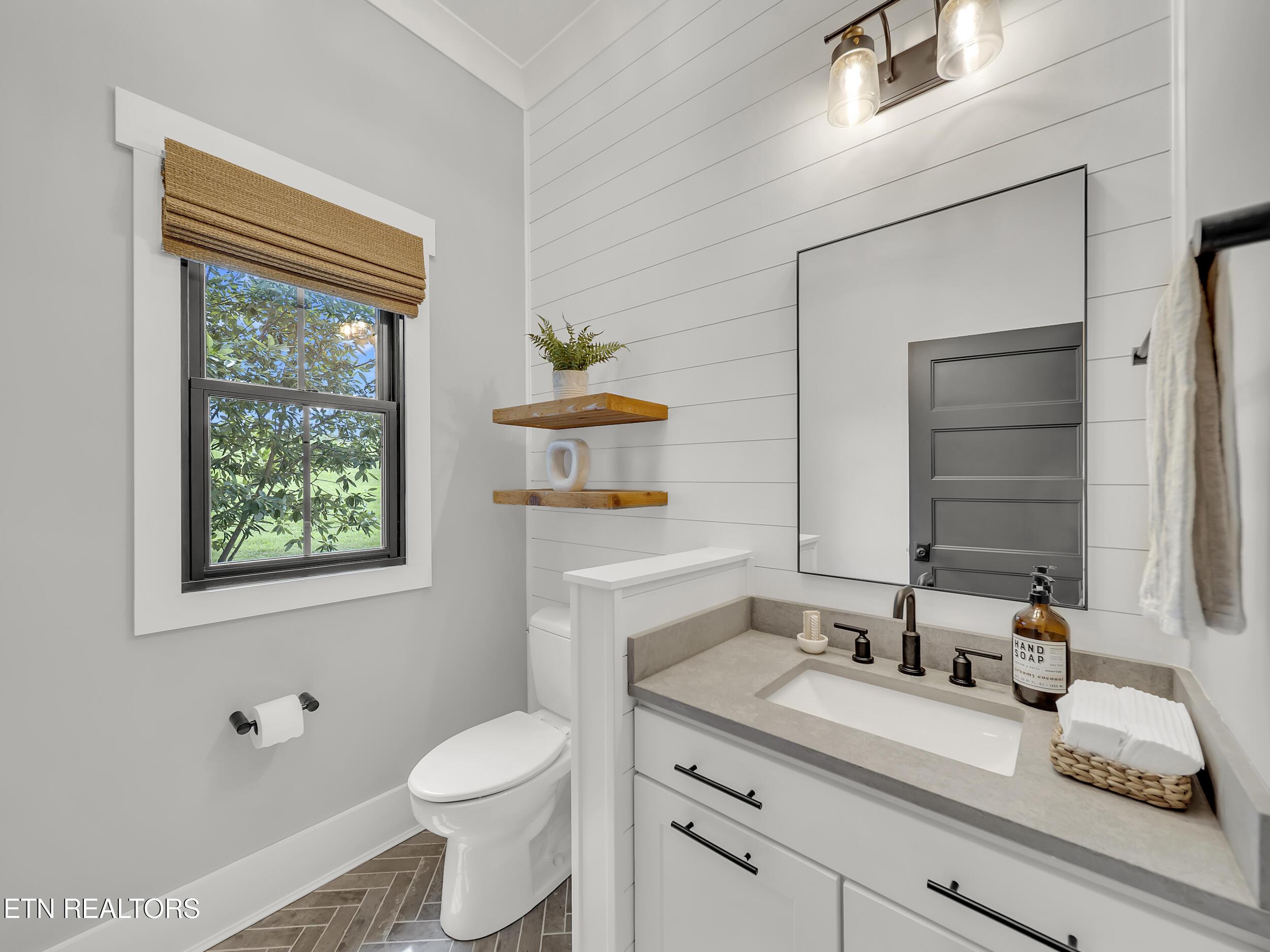 313 Spoondrift Court, Louisville, TN - Fort Loudoun and Tellico Lake Real Estate - Image# 37
