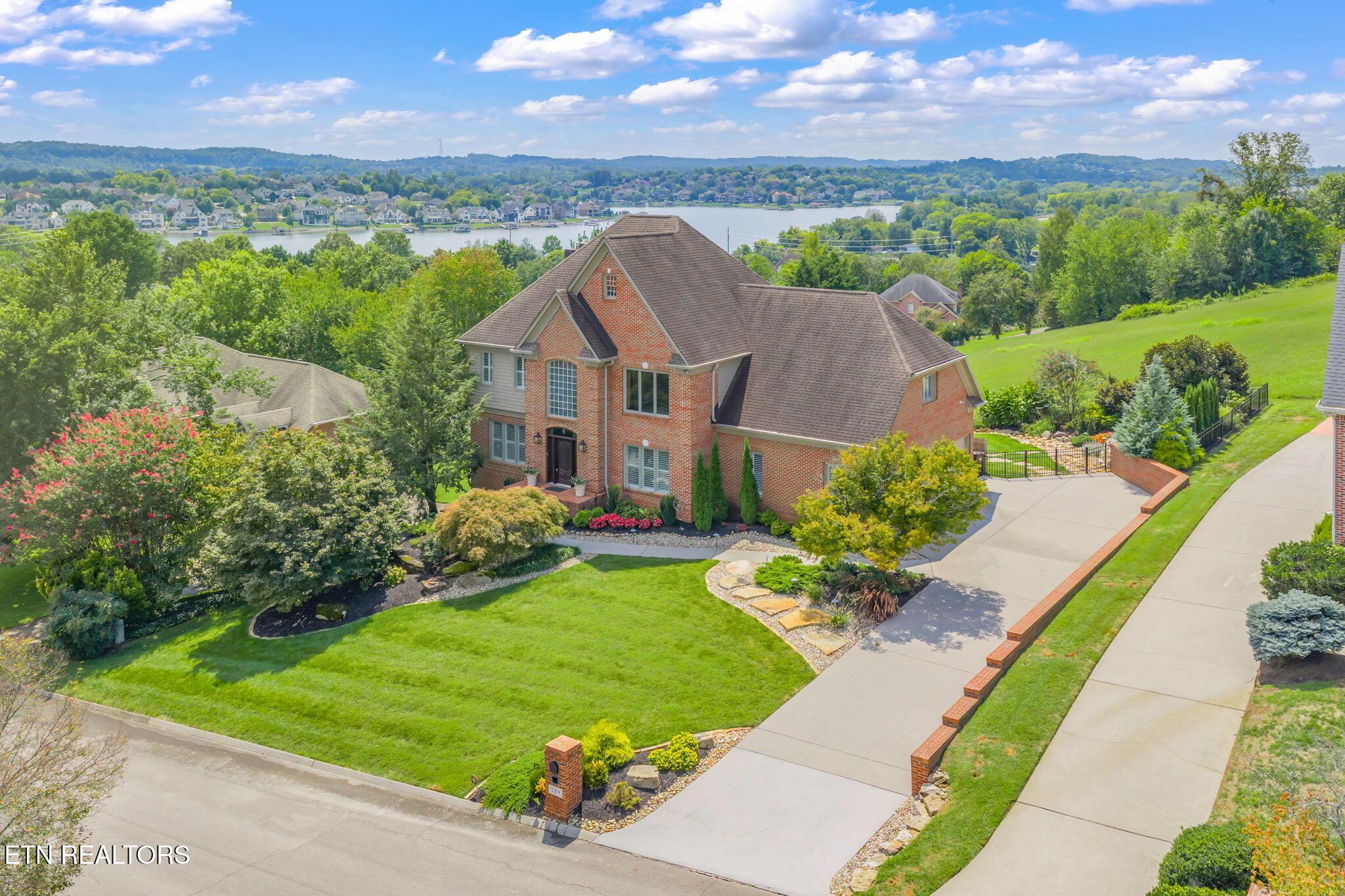 729 Brixworth Blvd, Knoxville, TN - Fort Loudoun and Tellico Lake Real Estate - Image# 2