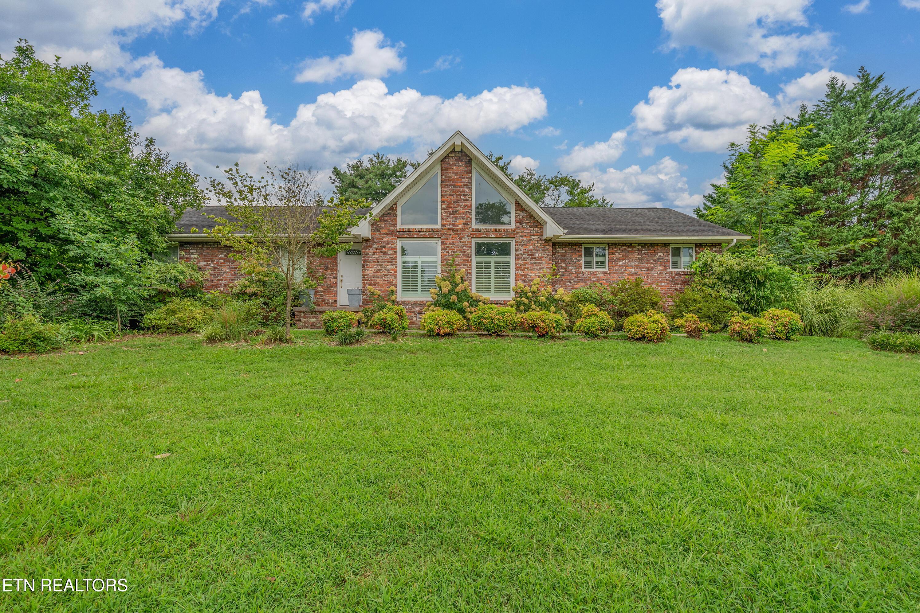 951 Foster Drive, Lenoir City, TN - Fort Loudoun and Tellico Lake Real Estate - Image# 1