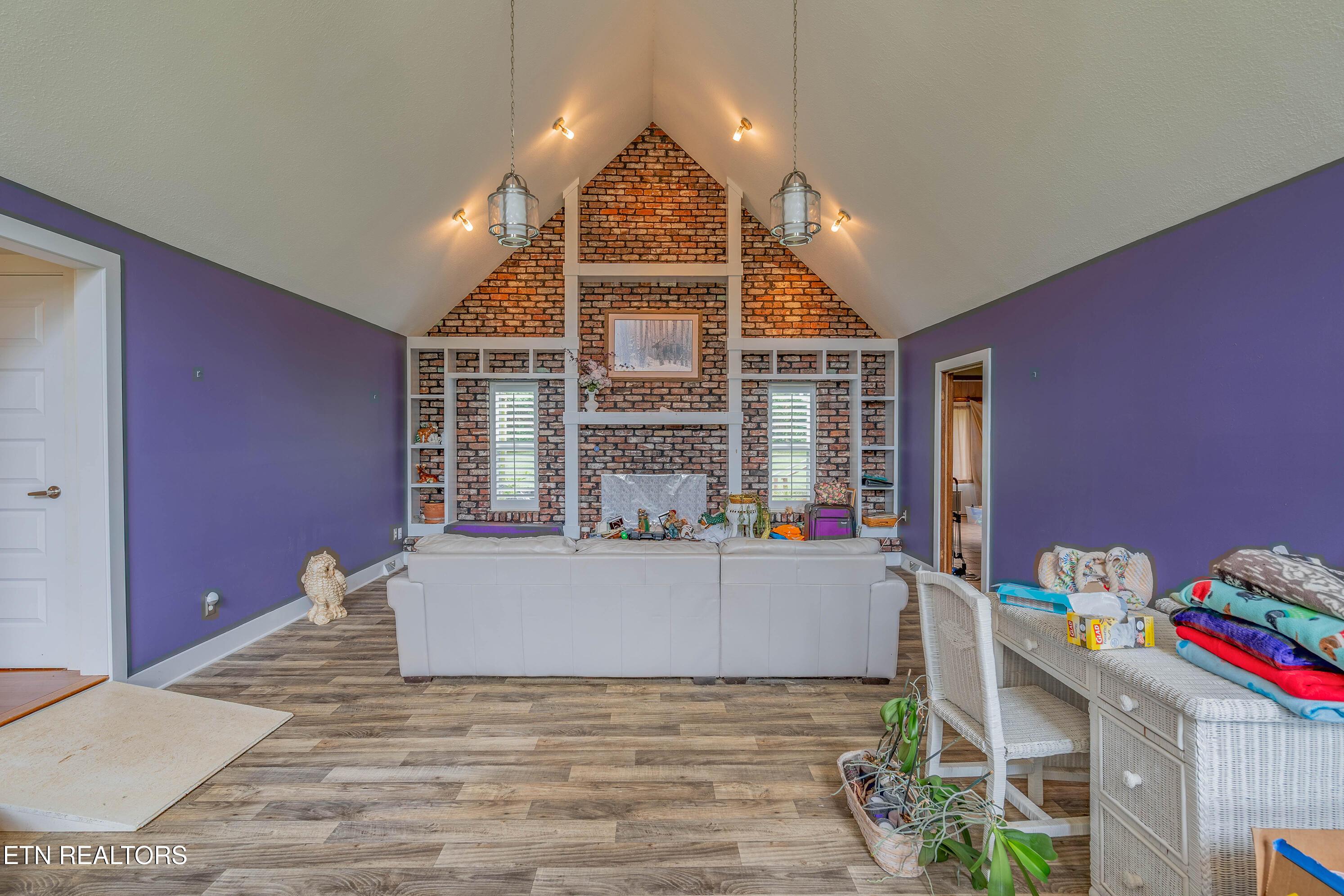 951 Foster Drive, Lenoir City, TN - Fort Loudoun and Tellico Lake Real Estate - Image# 2