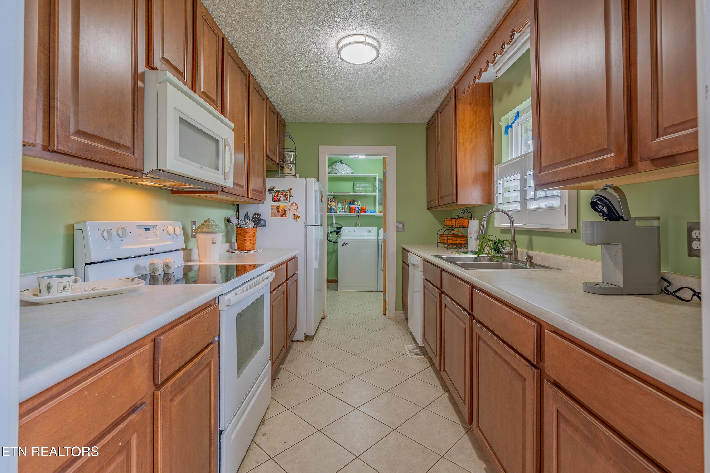 951 Foster Drive, Lenoir City, TN - Fort Loudoun and Tellico Lake Real Estate - Image# 4