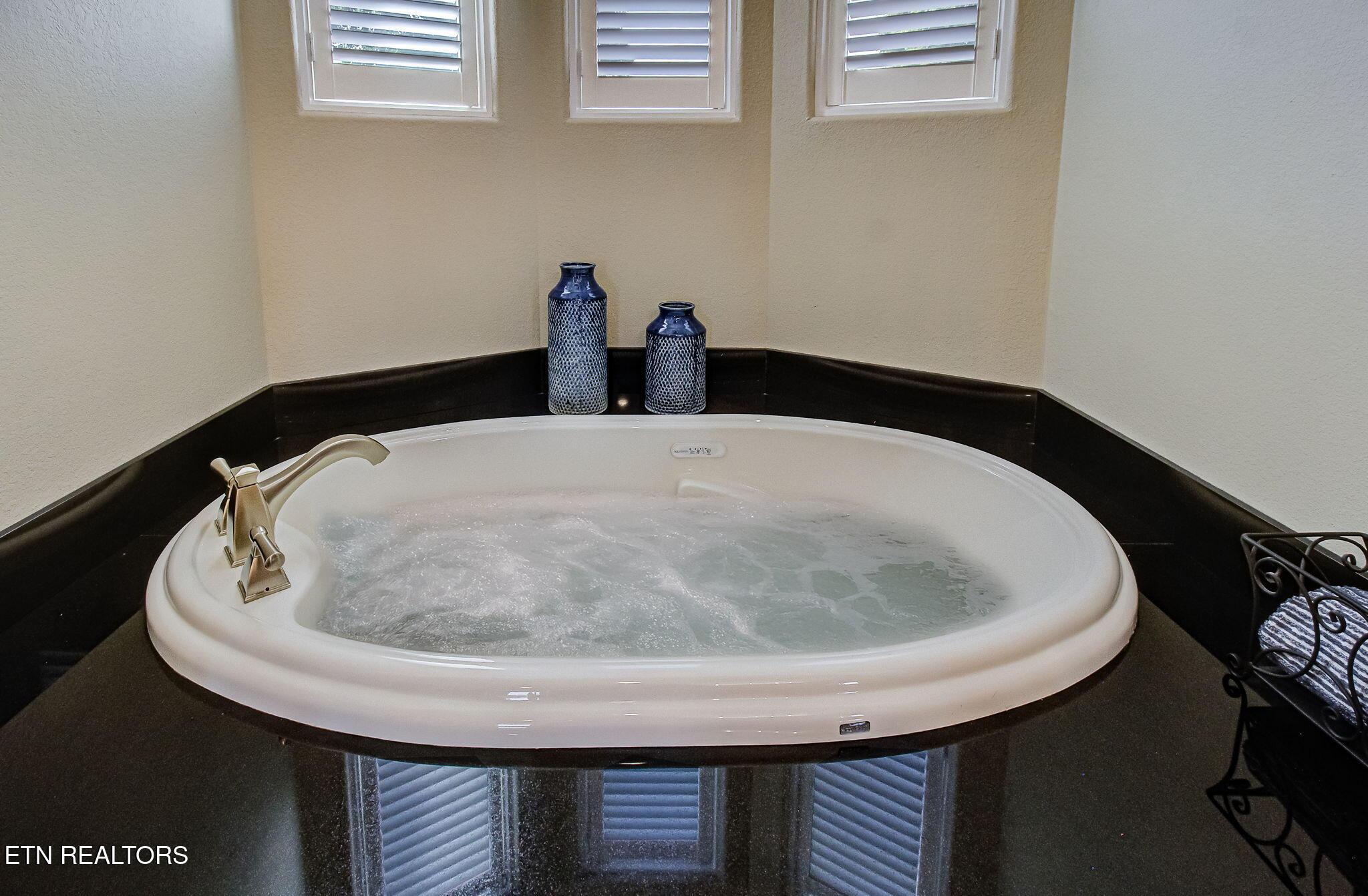 136 Hiwonihi Tr, Vonore, TN - Fort Loudoun and Tellico Lake Real Estate - Image# 24
