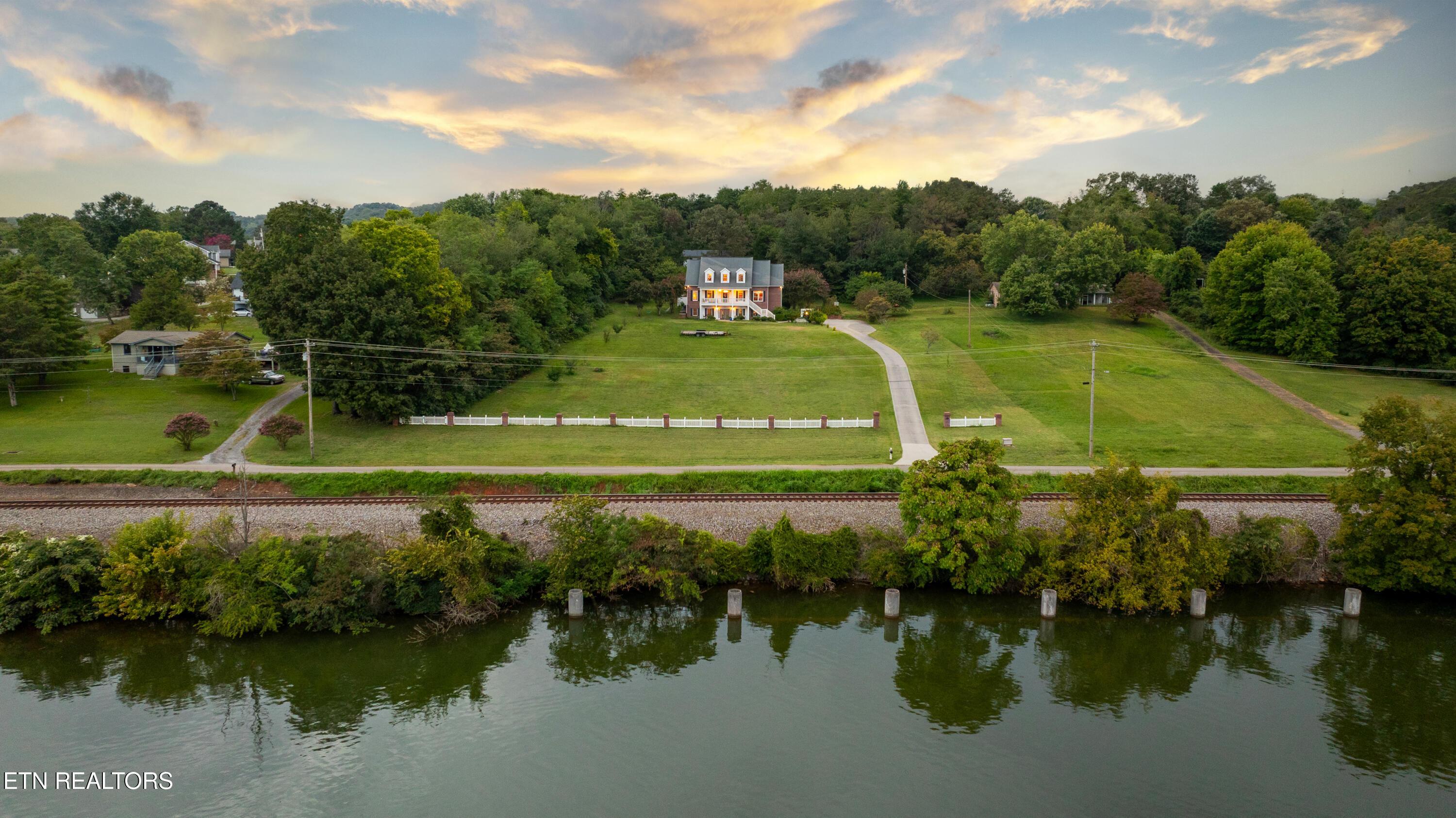 1143 Jenkins Lane, Knoxville, TN - Fort Loudoun and Tellico Lake Real Estate - Image# 2