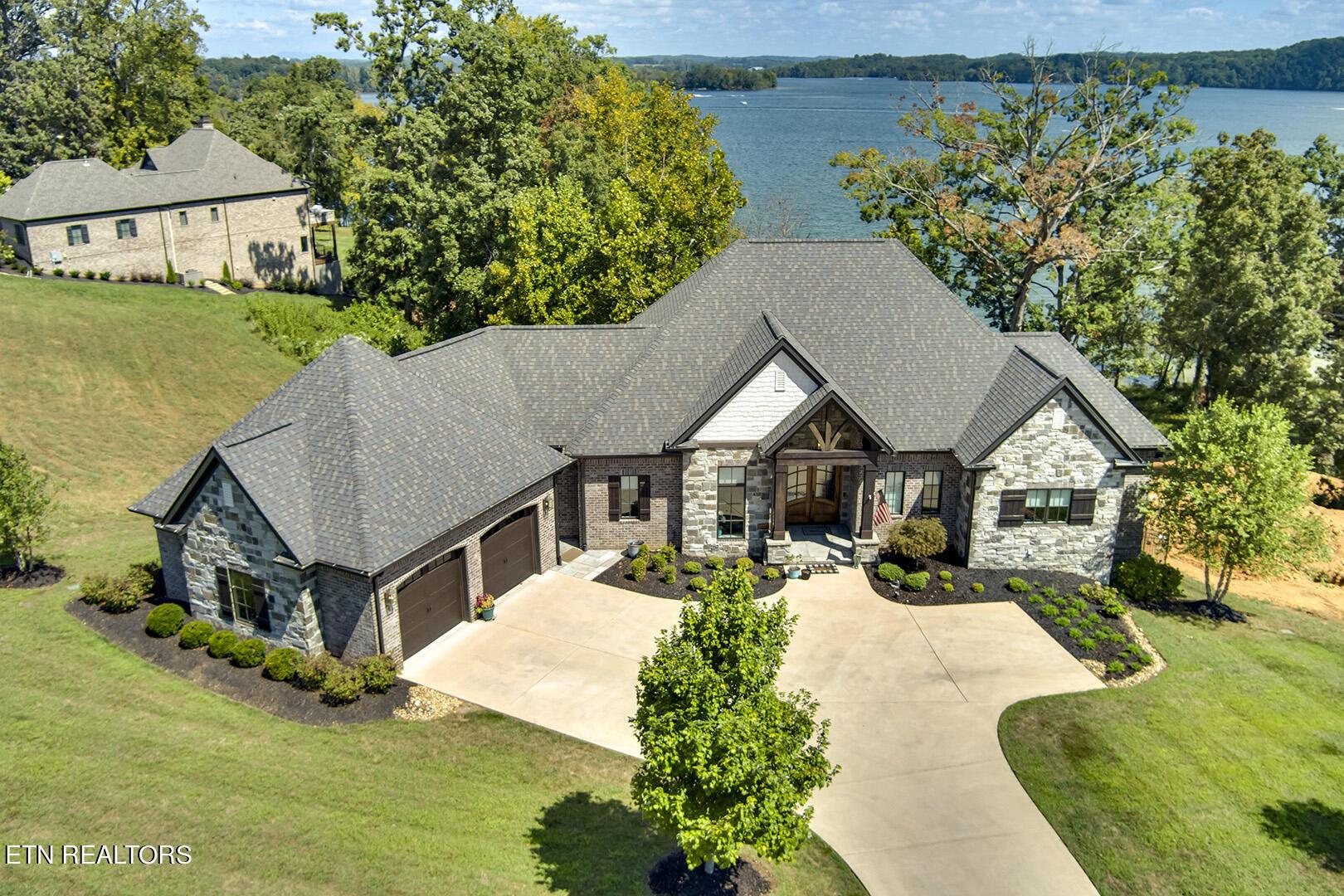 17012 Lighthouse Pointe Drive, Lenoir City, TN - Fort Loudoun and Tellico Lake Real Estate - Image# 2
