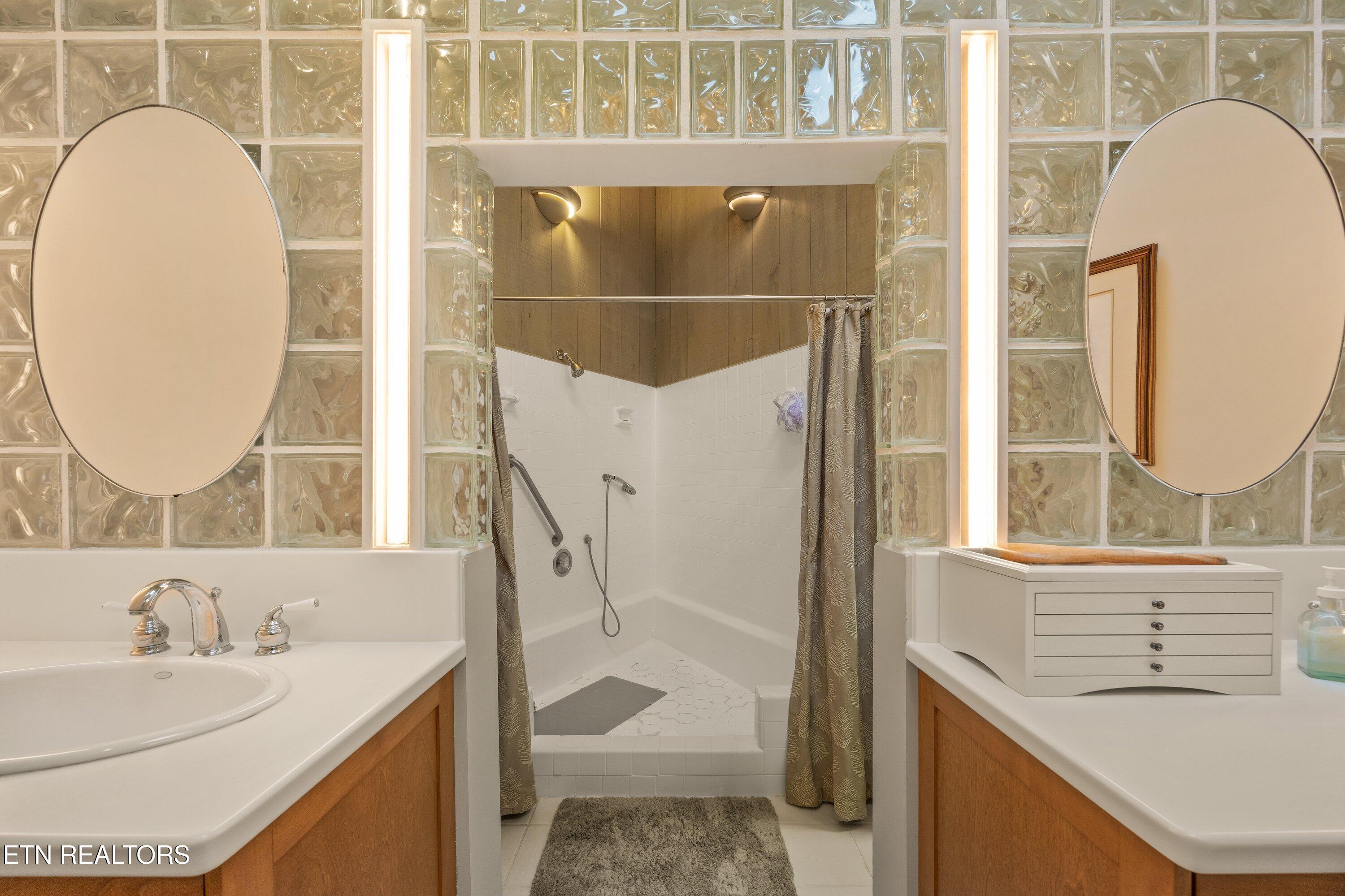 8832 Cove Point Lane, Knoxville, TN - Fort Loudoun and Tellico Lake Real Estate - Image# 47