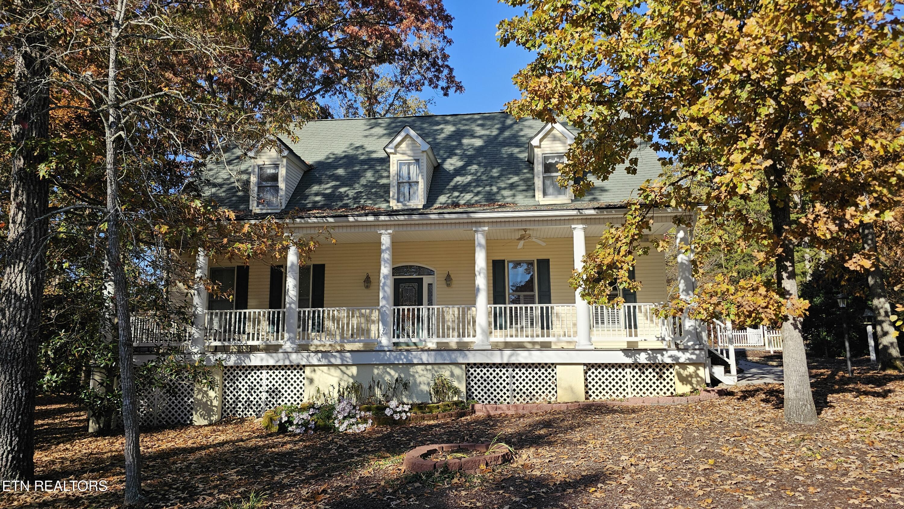 302 Oostanali Circle, Loudon, TN - Fort Loudoun and Tellico Lake Real Estate - Image# 2