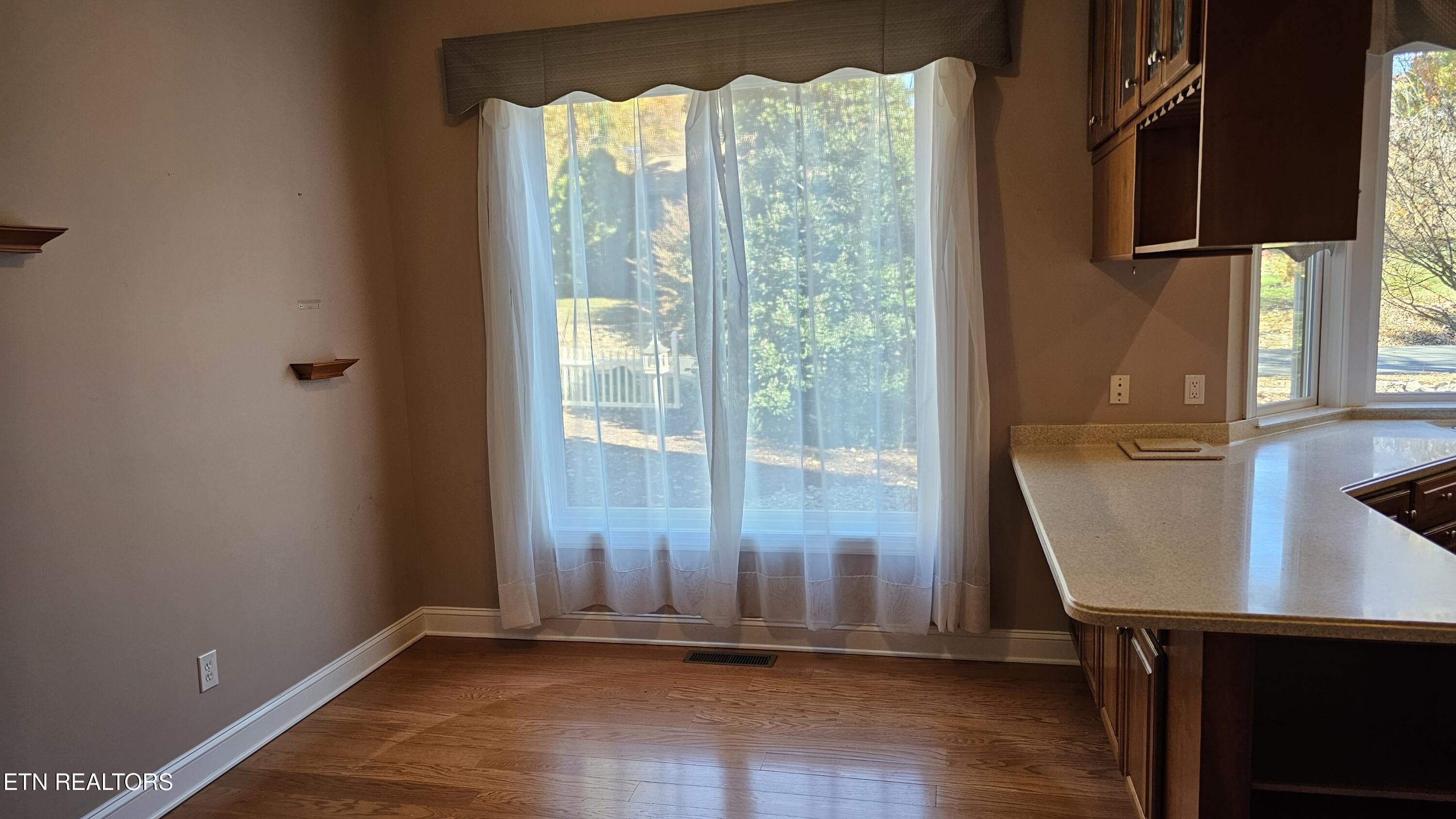 302 Oostanali Circle, Loudon, TN - Fort Loudoun and Tellico Lake Real Estate - Image# 18