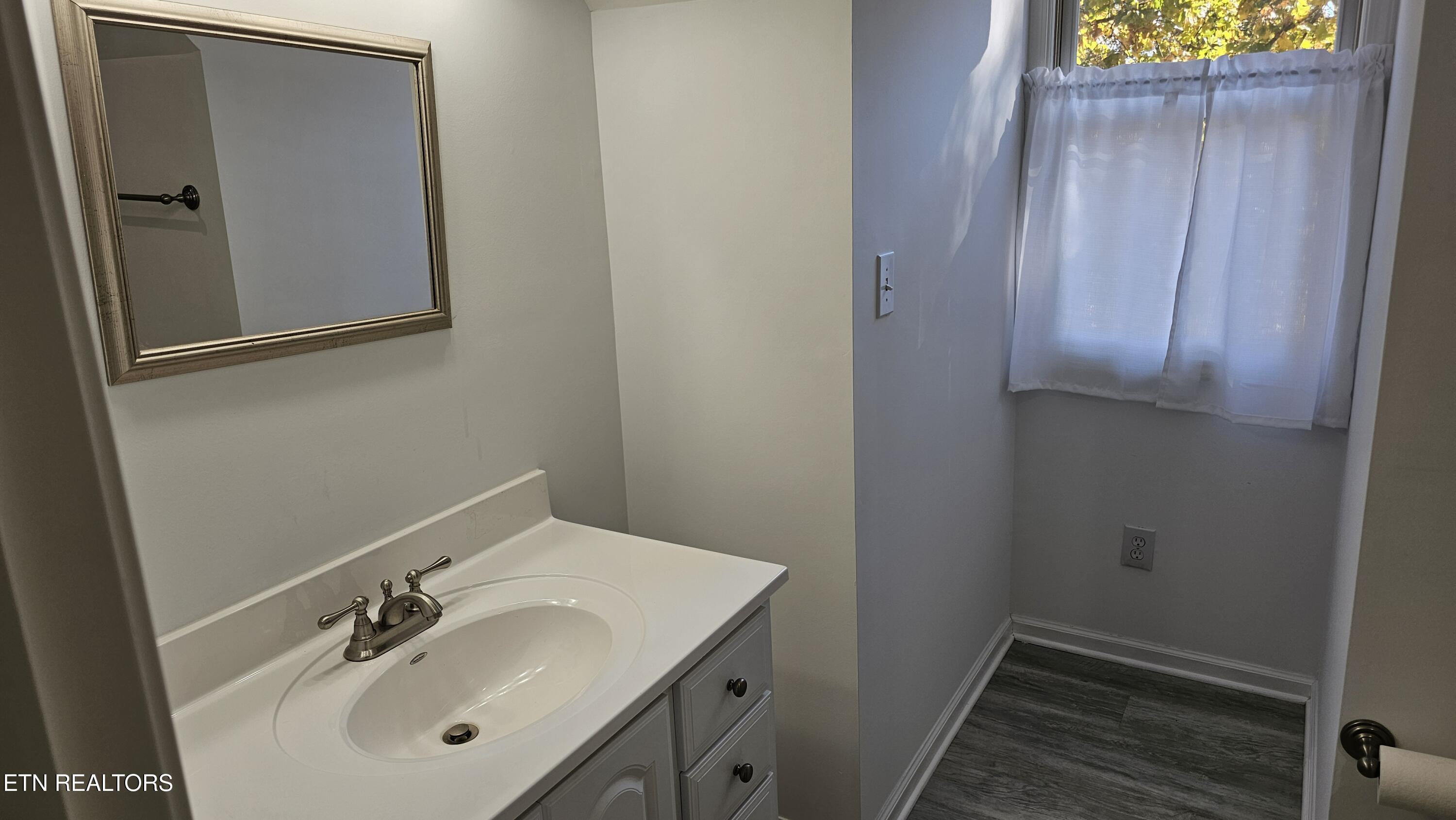 302 Oostanali Circle, Loudon, TN - Fort Loudoun and Tellico Lake Real Estate - Image# 37