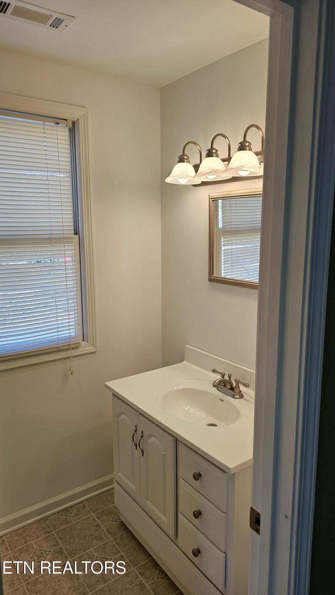 302 Oostanali Circle, Loudon, TN - Fort Loudoun and Tellico Lake Real Estate - Image# 42