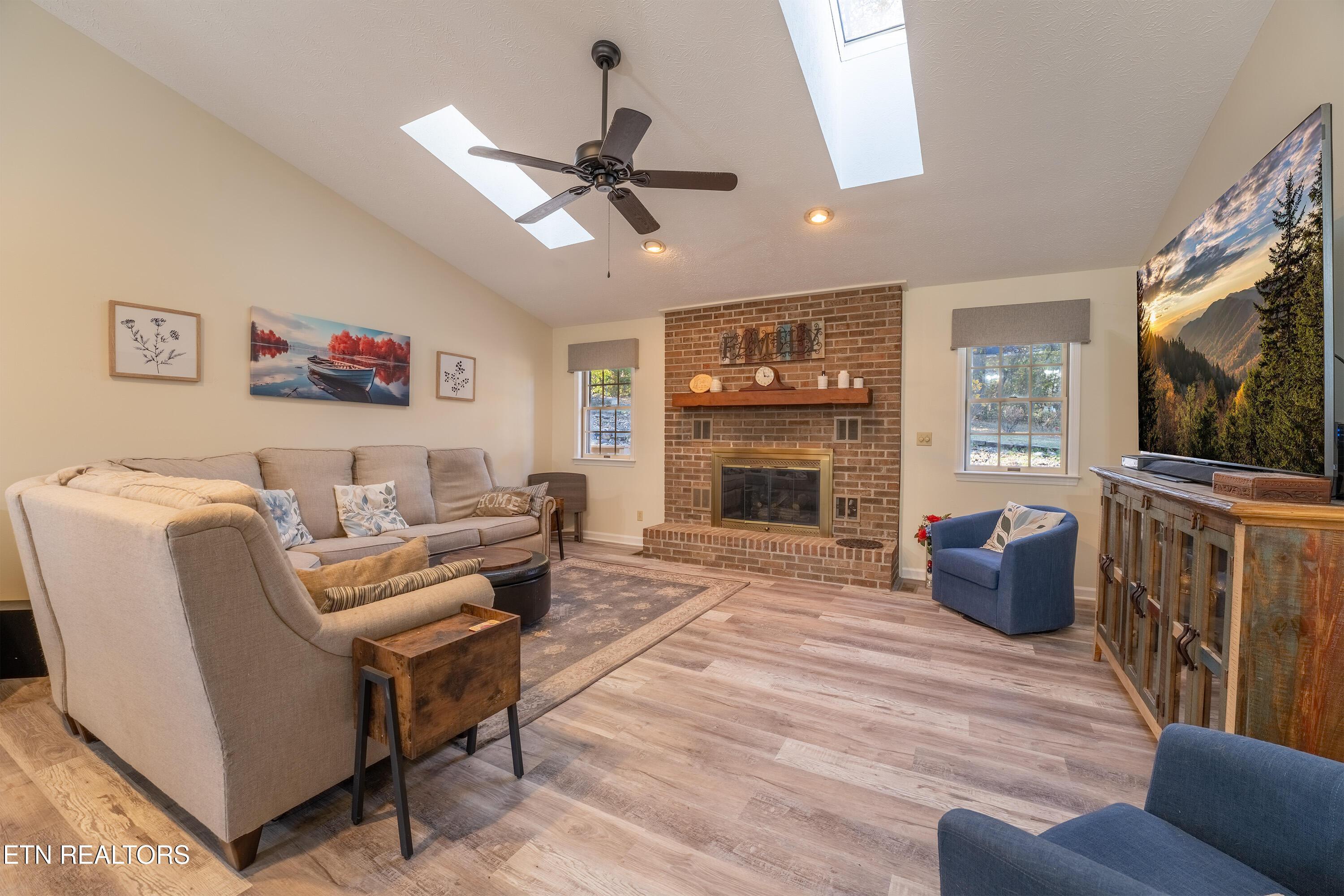 301 Cheestana Way, Loudon, TN - Fort Loudoun and Tellico Lake Real Estate - Image# 3