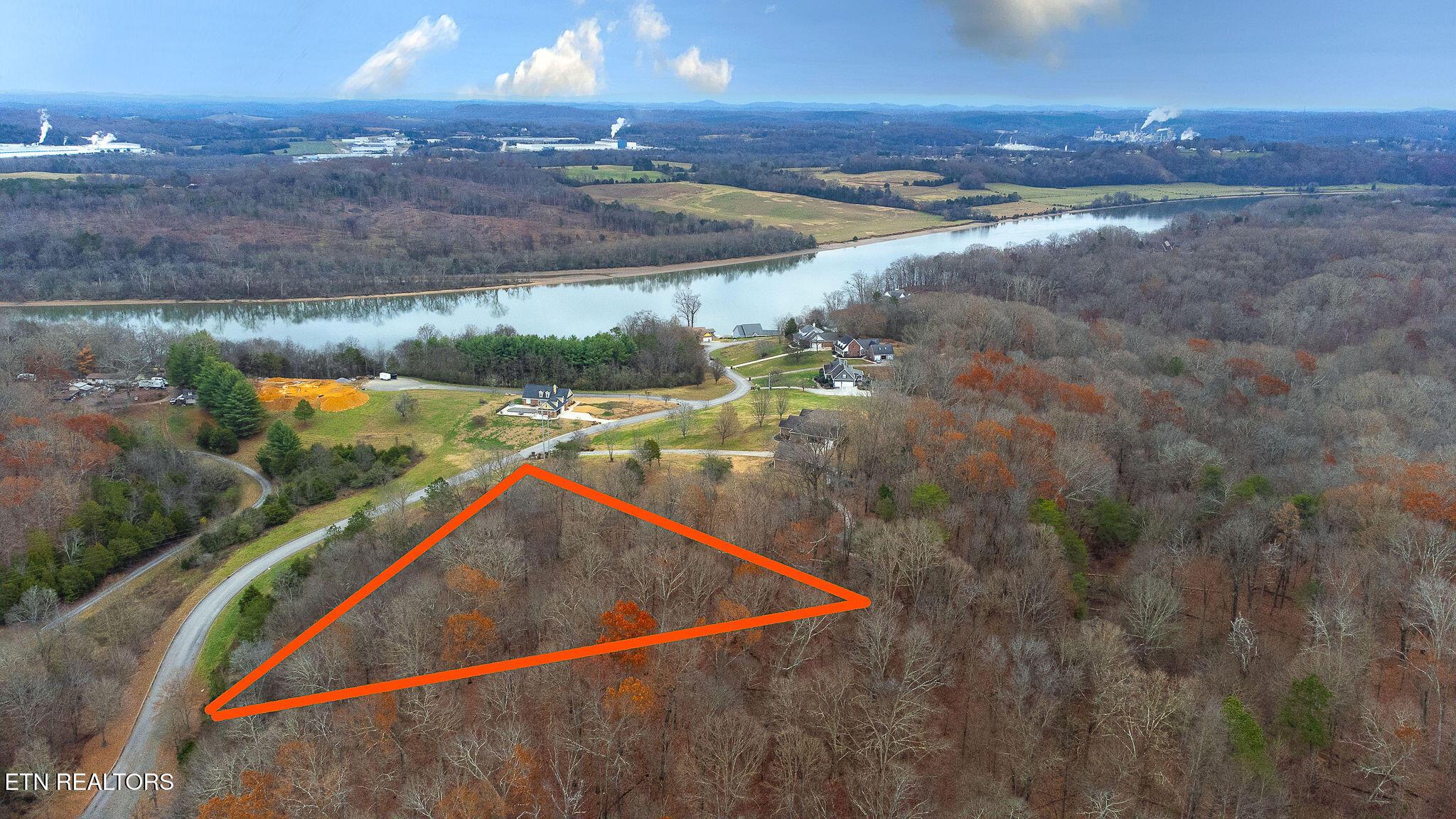 130 Vineyard Drive, Loudon, TN - Fort Loudoun and Tellico Lake Real Estate - Image# 2